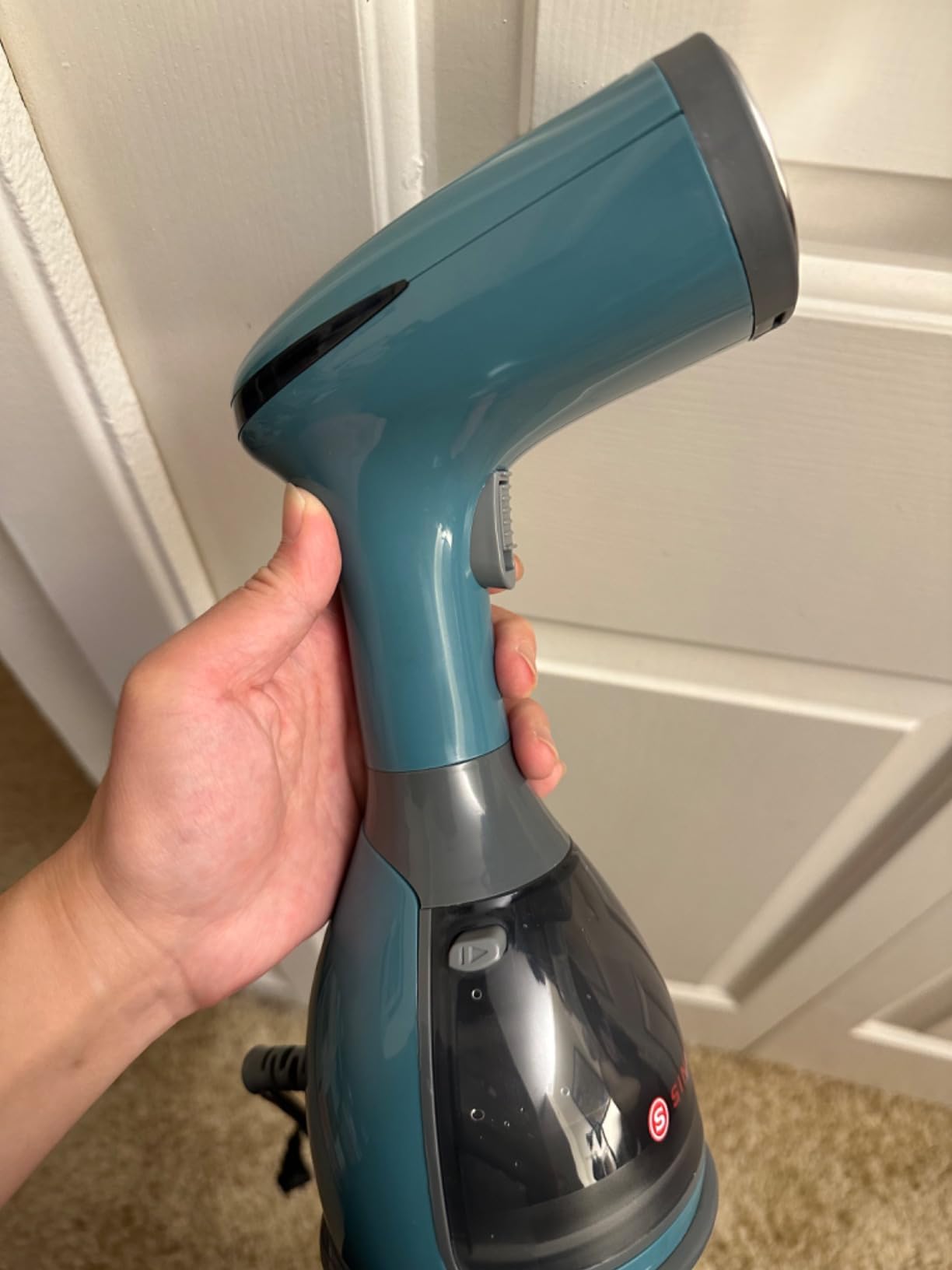 SINGER Handheld Garment Steamer, 1500W Power, 280ml Detachable Water Tank | Heats up in 20 seconds, includes auto shutoff safety feature, removes wrinkles from curtains, clothing and upholstery fabrics customer photo 1