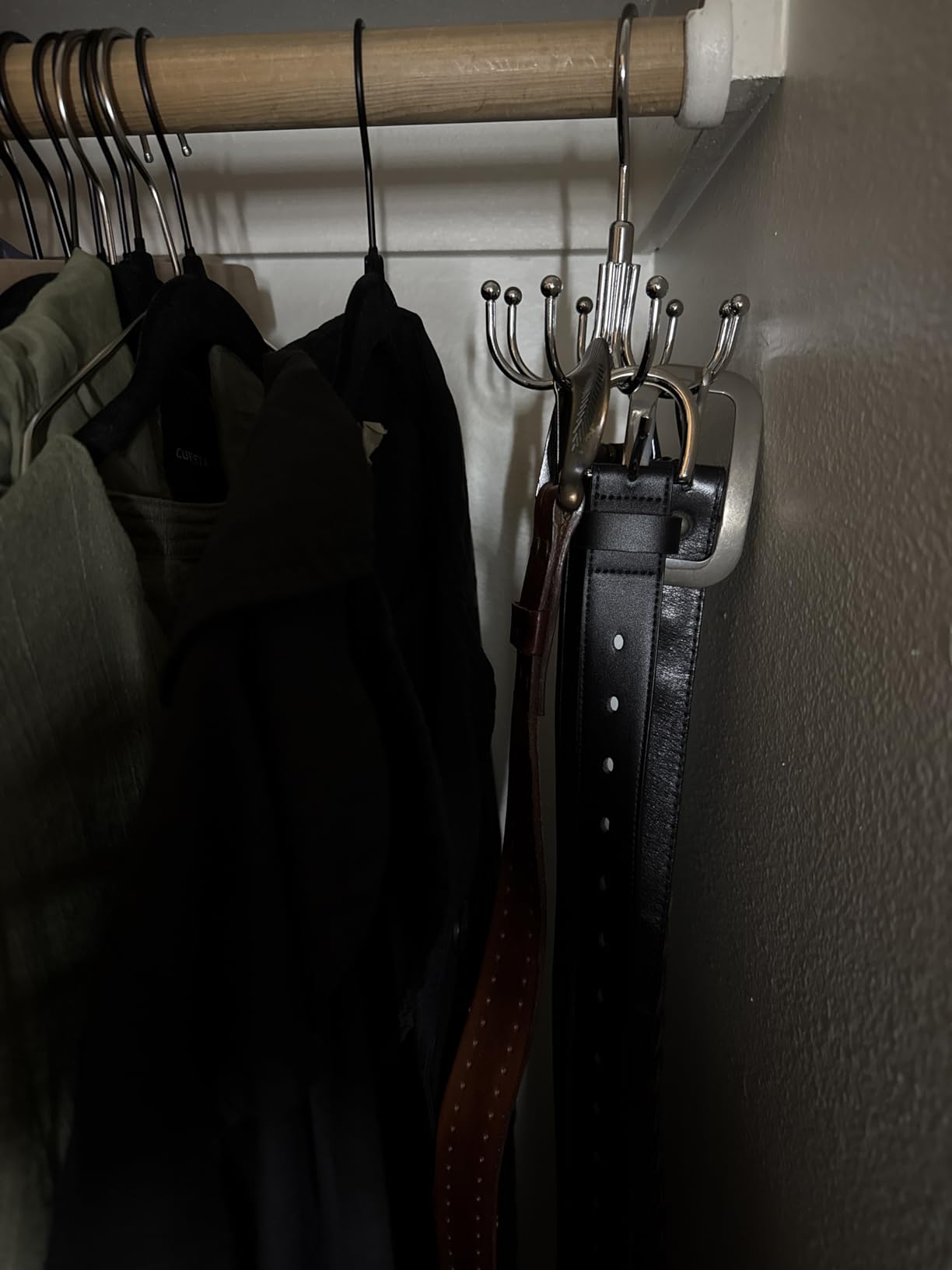 ZEDODIER Belt Hanger for Closet, Rotating Belt Organizer, Holds 24 Belts | Heavy-Duty Metal Belt Rack with 8 Hooks, Hanging Belt Holder for Closet Organizers and Storage, Space Saving, No Installation customer photo 1
