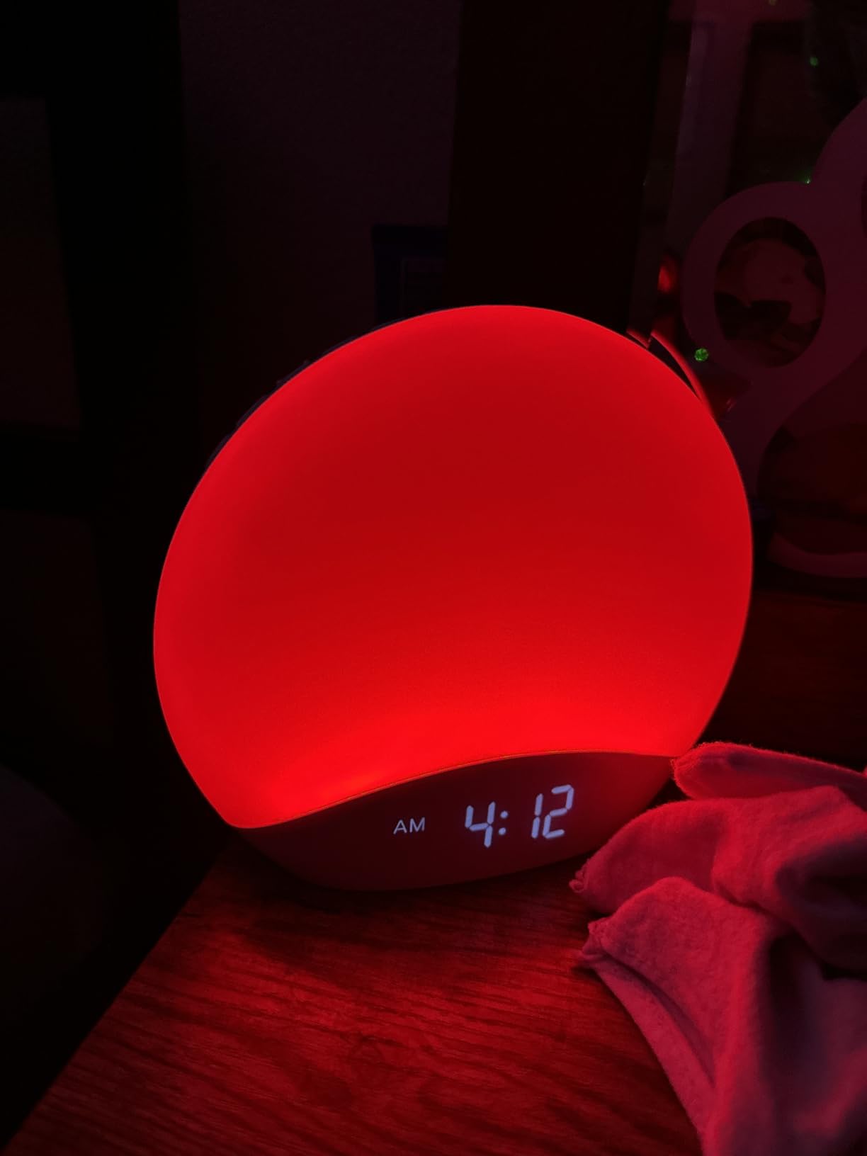 REACHER Wood Grain Sunrise Alarm Clock and Sound Machine Nightlight, Digital Dimmable Clock for Bedroom, 26 Sleep Sounds, White Noise Machine for Baby, Adults, Wake Up Light Alarm Clock for Kids customer photo 1