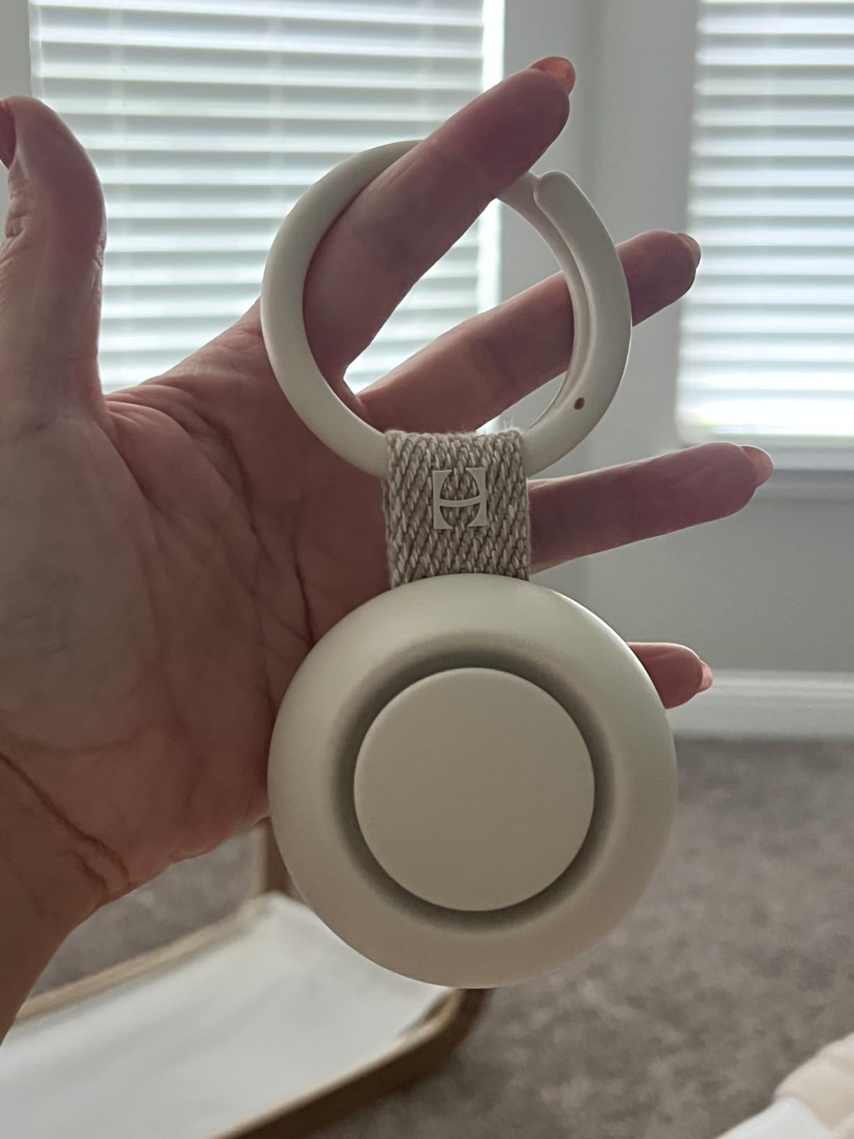 Hatch Go | Portable Sound Machine for Babies and Kids | Sleep Soother | 10 Soothing Sounds | White Noise | Hush | Heartbeat | Ocean | Travel | Registry Gift | Baby Shower | Clips on Stroller | Putty customer photo 2
