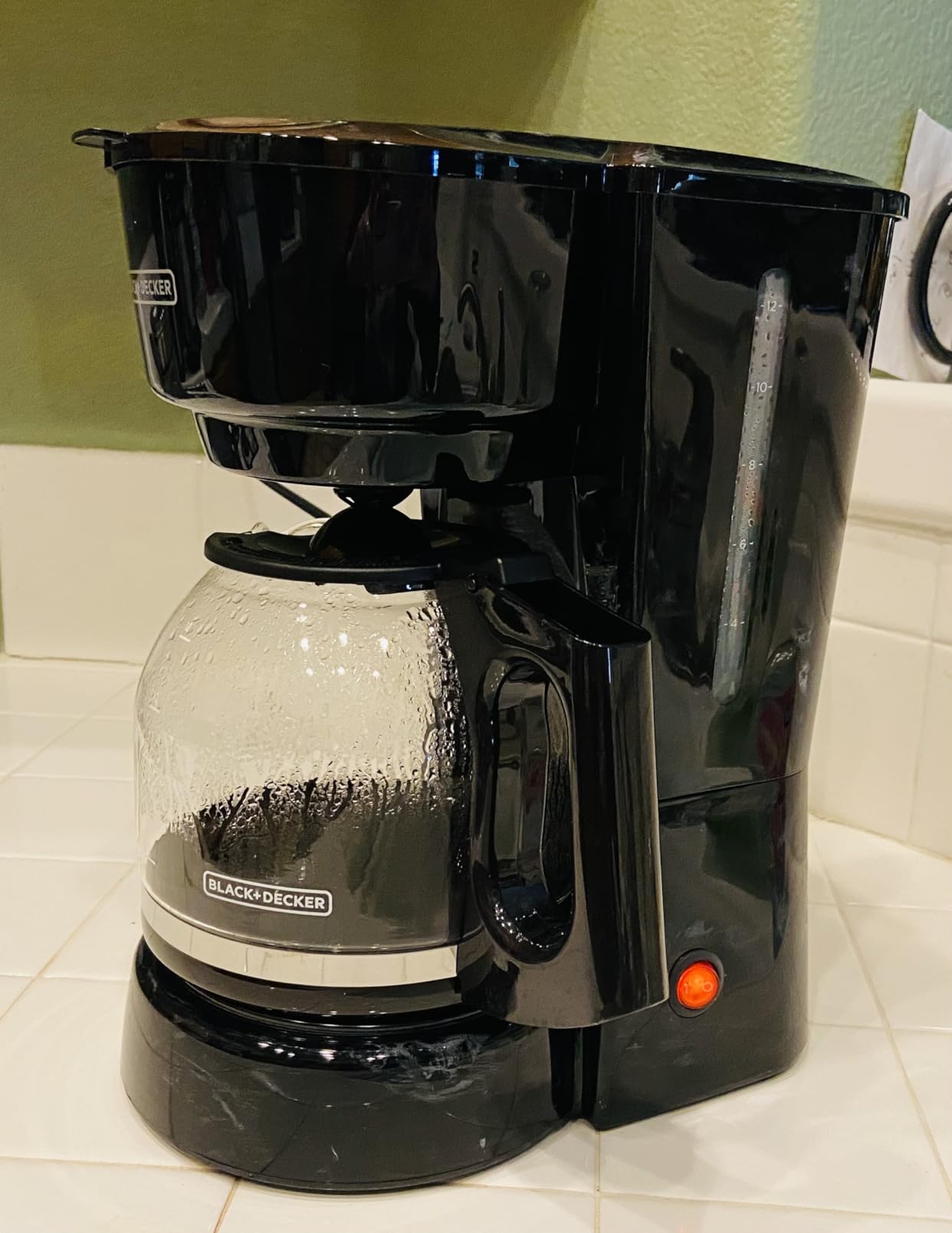 BLACK+DECKER 12-Cup Coffee Maker with Easy On/Off Switch, Easy Pour, Non-Drip Carafe with Removable Filter Basket, Vortex Technology, Black customer photo 1