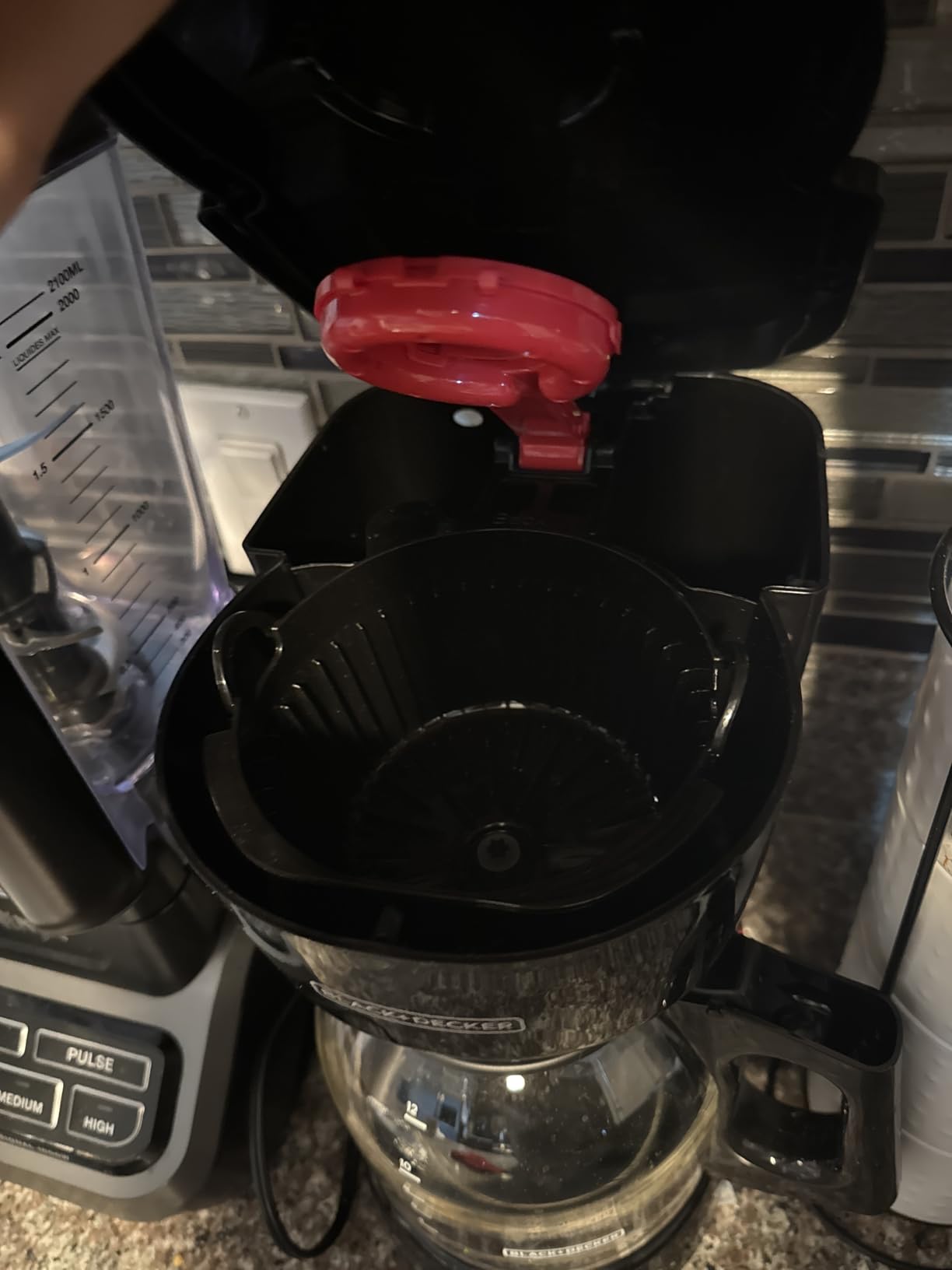 BLACK+DECKER 12-Cup Coffee Maker with Easy On/Off Switch, Easy Pour, Non-Drip Carafe with Removable Filter Basket, Vortex Technology, Black customer photo 2