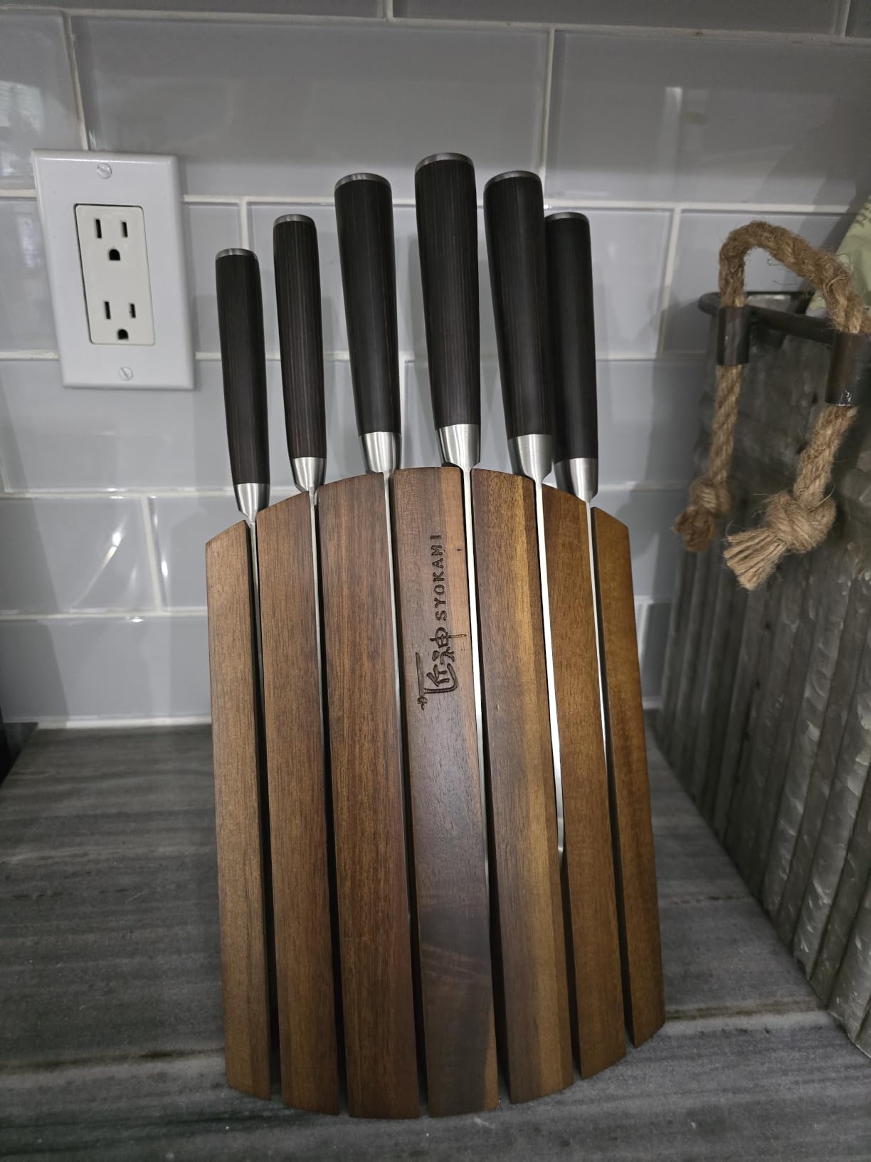 SYOKAMI 2026 Upgrade Kitchen Knife Set, Foldable Magnetic Acacia Wood Block | Japanese Style 7-Piece High Carbon Stainless Steel Chef Knife Set, Full Tang Wood Handle, Damascus Pattern, Ideal for Gift customer photo 1