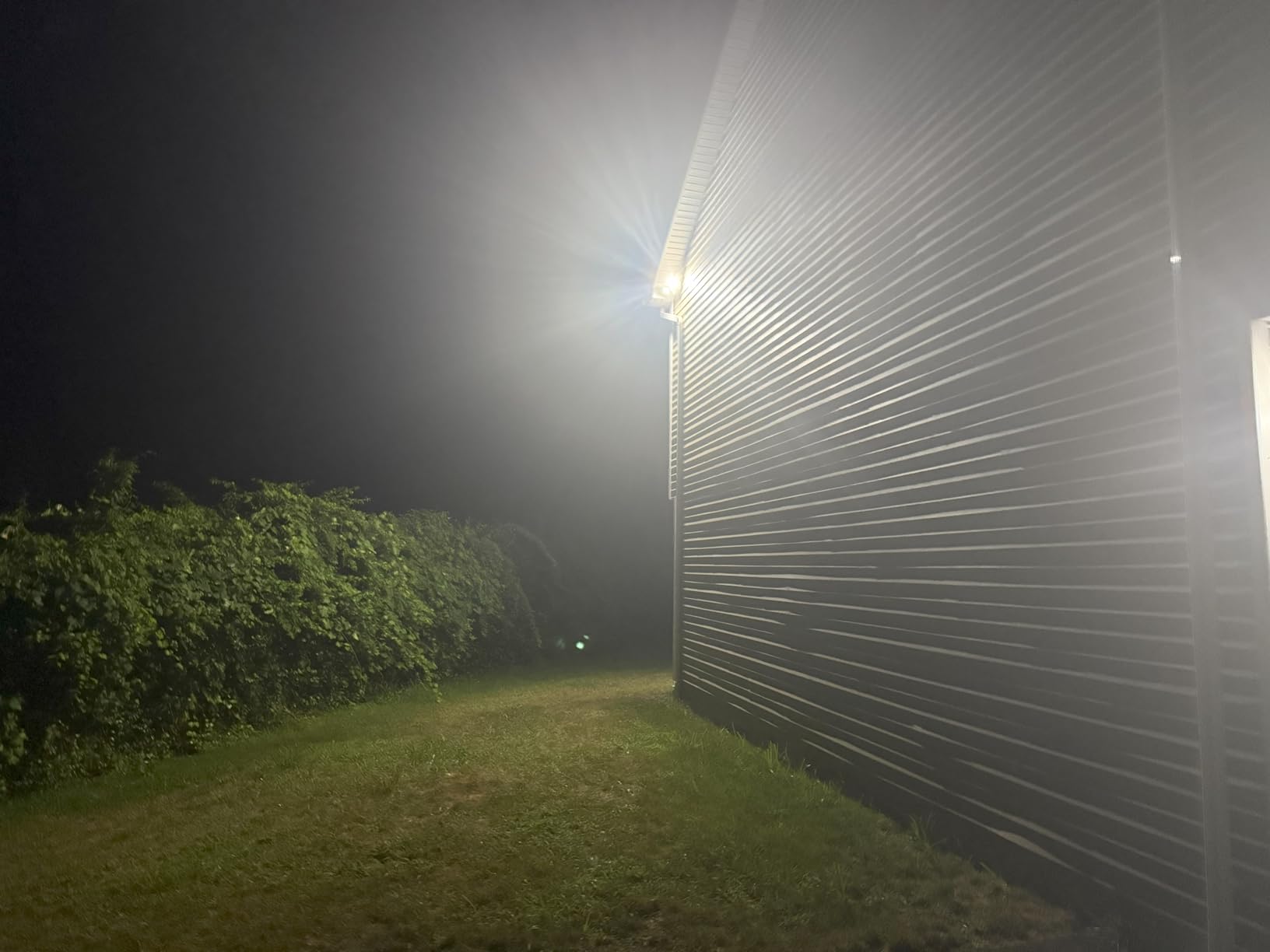 WYZE Floodlight Camera v2, 2K HD Outdoor Security Camera with 2800 Lumens customer photo 1