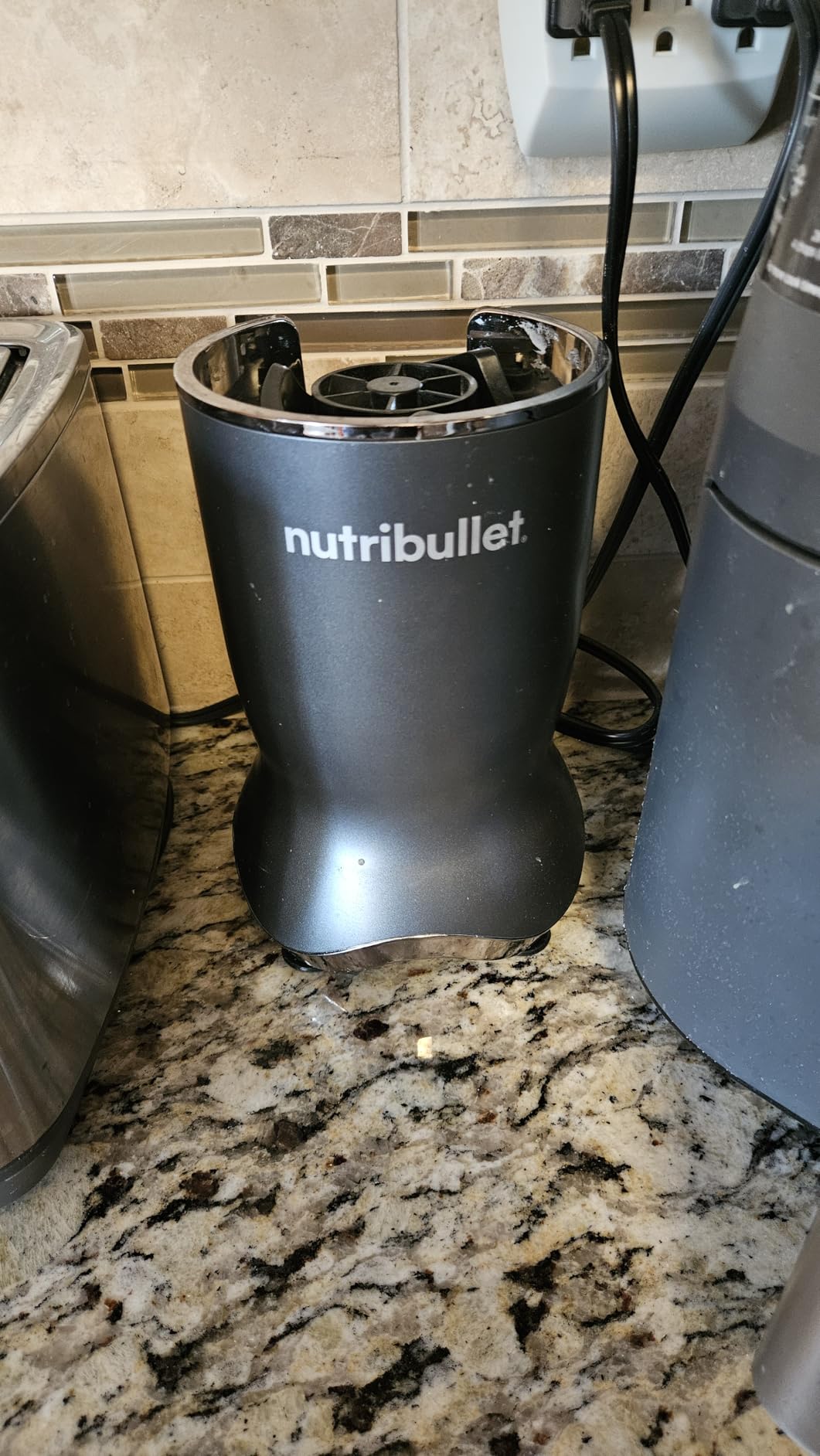 nutribullet Ultra Personal Blender, 1200W, for Smoothies Shakes & Protein - Quietest Single-Serve Blender with Titanium Coated Blades, 3 BPA-Free Cups (32oz + 24oz), To-Go Lids, Dishwasher Safe, Gray customer photo 1