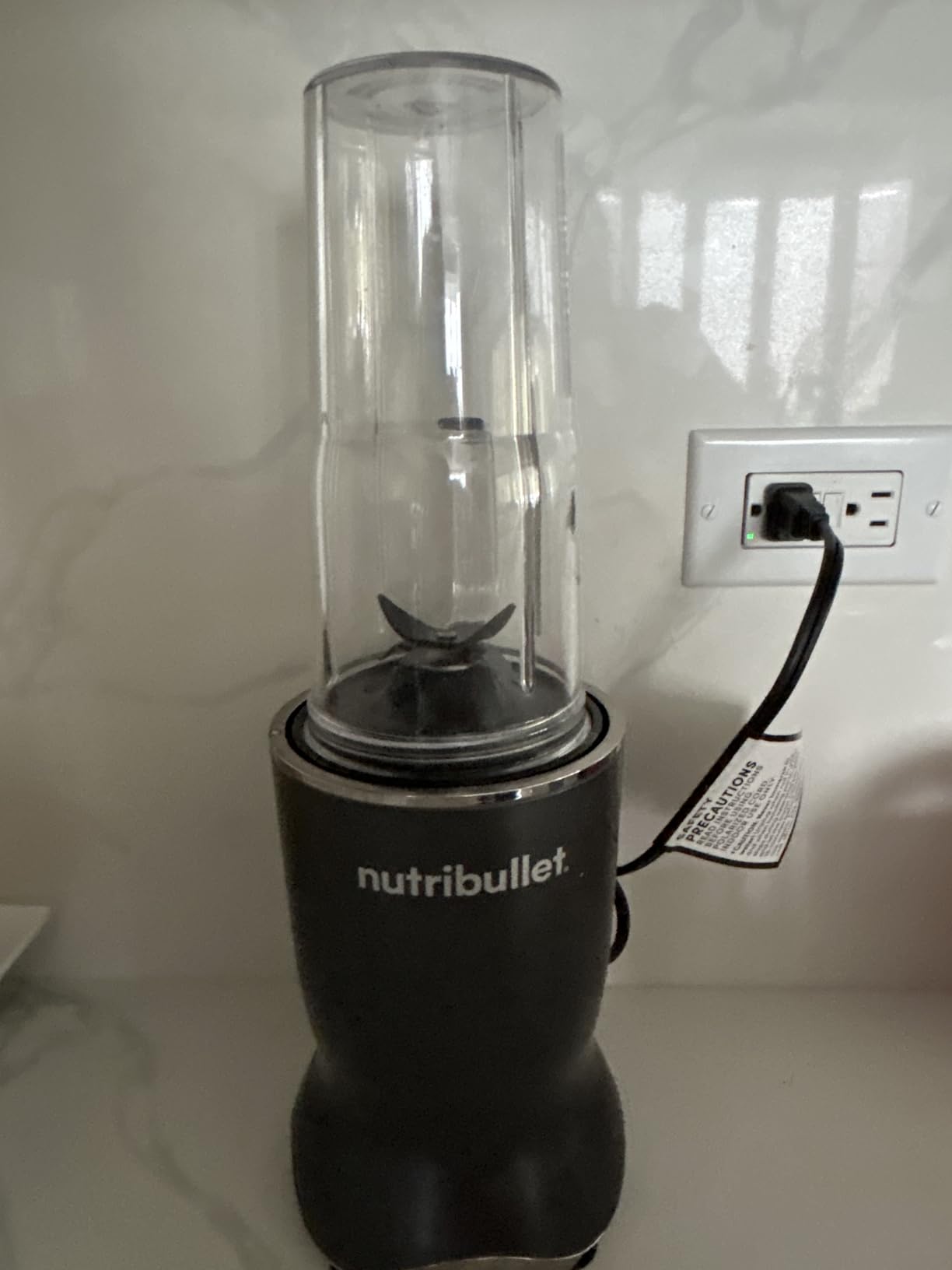 nutribullet Ultra Personal Blender, 1200W, for Smoothies Shakes & Protein - Quietest Single-Serve Blender with Titanium Coated Blades, 3 BPA-Free Cups (32oz + 24oz), To-Go Lids, Dishwasher Safe, Gray customer photo 2
