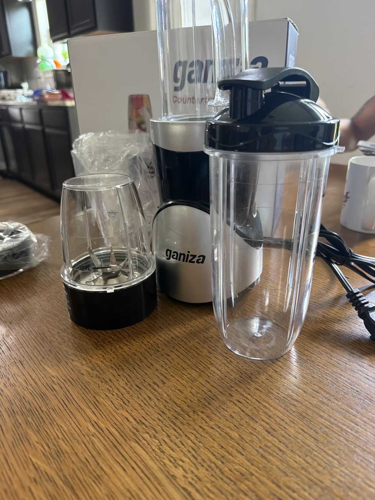 Ganiza Smoothie Blender, 900W Blenders for Shakes and Smoothies, 15-Piece Personal Blender and Grinder Combo, 4 BPA-Free Portable Cups customer photo 1