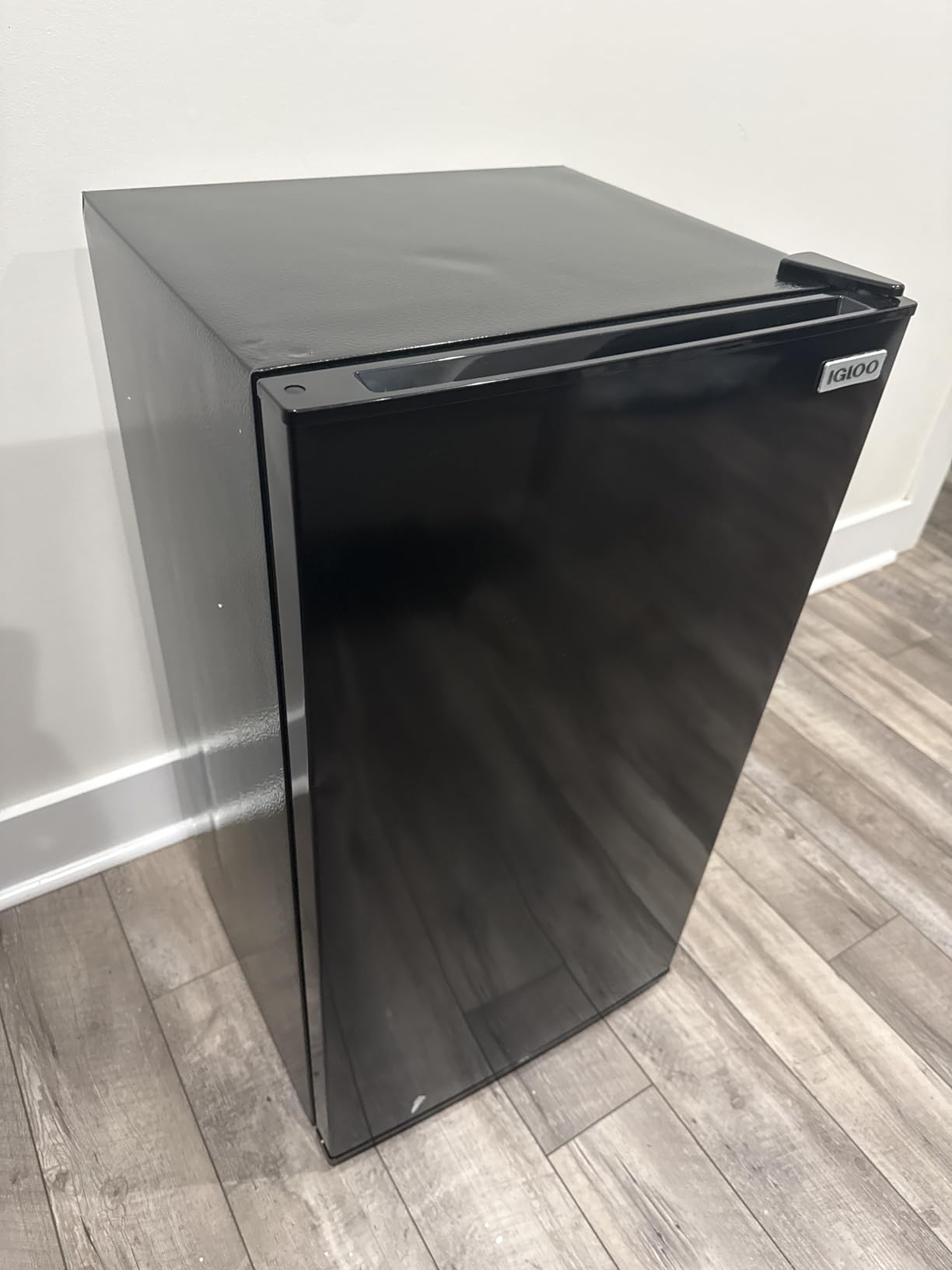 Igloo 3.2 Cu.Ft. Mini Fridge with Freezer - Single Door Compact Refrigerator with Glass Shelves for Homes, Dorms & Offices- Keep Snacks, Drinks & Frozen Foods Cool with Temperature Control Mini Fridge customer photo 2