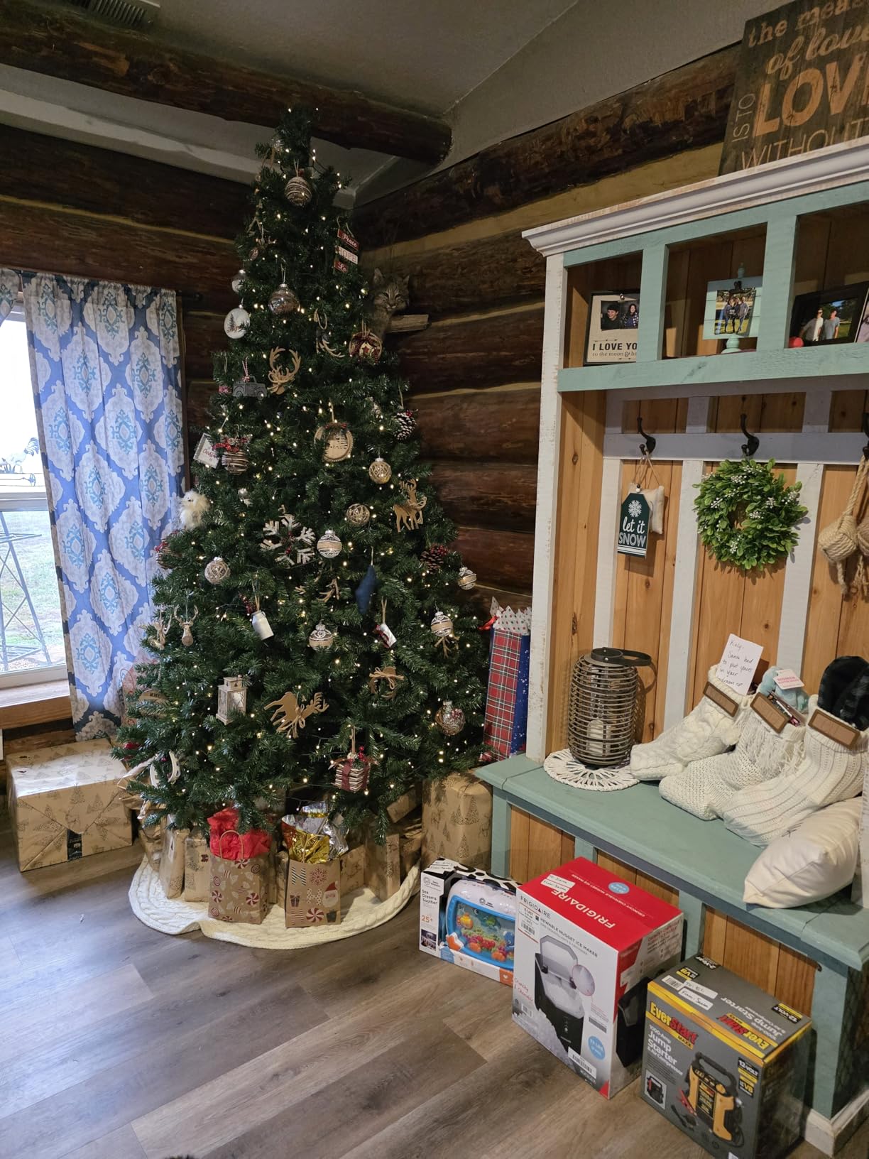 Best Choice Products Artificial Christmas Tree, 4.5ft Premium Unlit Realistic Spruce Holiday Décor w/Dense Branches, Easy Assembly, Metal Base - Green Spruce customer photo 1