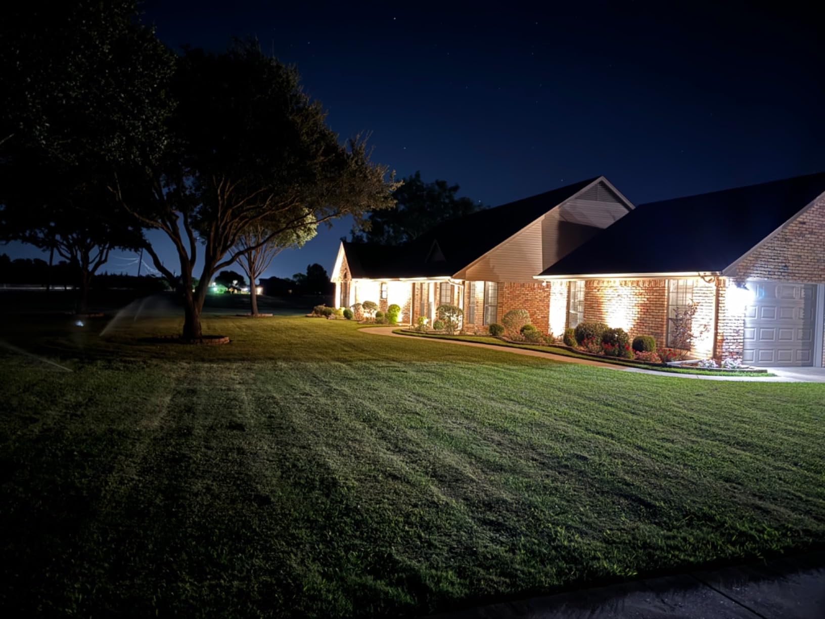 SUNVIE Low Voltage Landscape Lights with 300W Transformer, 12PCS | 12-24V LED Landscape Lighting Kit 3000K Waterproof Aluminum Landscape Spotlights with Connectors for House Yard Tree Garden customer photo 1