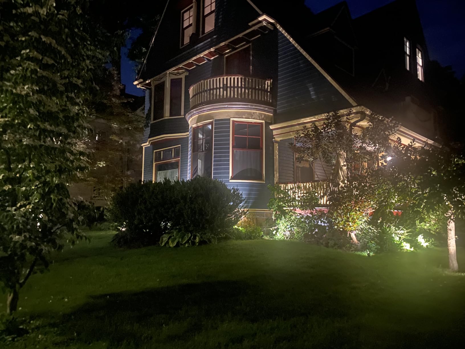 SUNVIE Low Voltage Landscape Lights with 300W Transformer, 12PCS | 12-24V LED Landscape Lighting Kit 3000K Waterproof Aluminum Landscape Spotlights with Connectors for House Yard Tree Garden customer photo 2