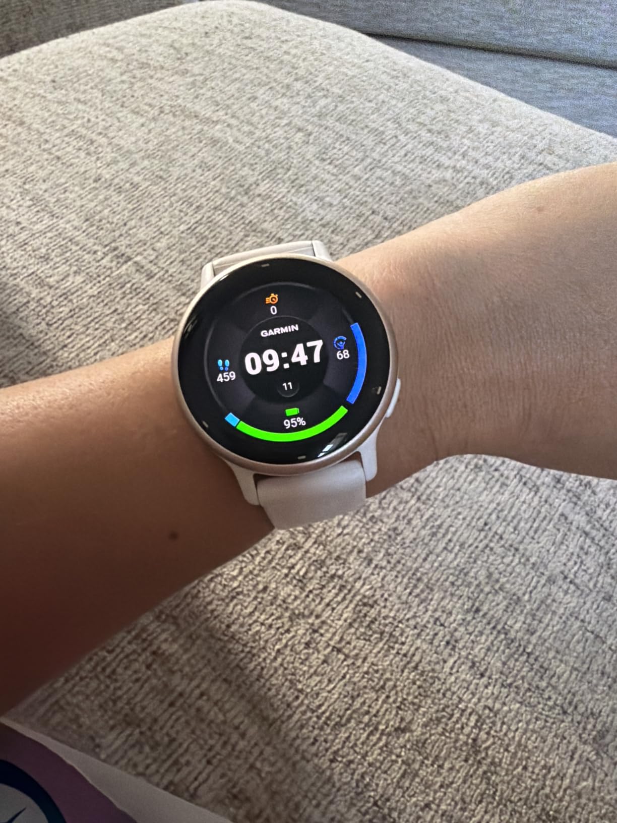 Garmin vívoactive 5, Health & Fitness GPS Smartwatch, 42mm, Ivory | 24/7 Health Monitoring, Built-In Sports Apps, Sleep Coach, Body Battery Energy Monitoring, Workout Benefit & Recovery Time customer photo 1