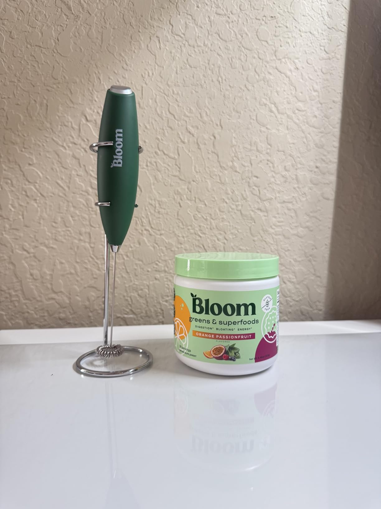 Bloom Nutrition Superfood Greens Powder, Orange Passionfruit, 30 Servings | Digestive Enzymes with Probiotics and Prebiotics, Gut Health, Bloating Relief for Women, Chlorella, Green Juice Mix customer photo 1