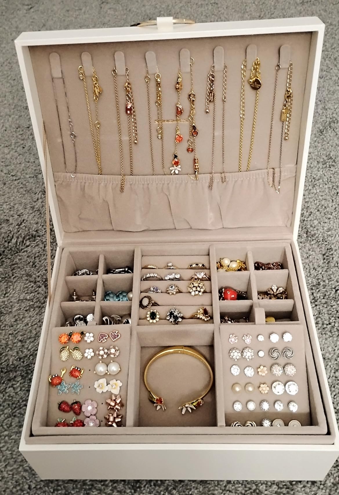 SONGMICS 2-Layer Jewelry Box, Jewelry Organizer with Handle, Removable Jewelry Tray, Jewelry Storage, Floating Effect, 8.1 x 9.4 x 4.3 Inches, Gift Idea, Sage Green UJBC165C02 customer photo 1