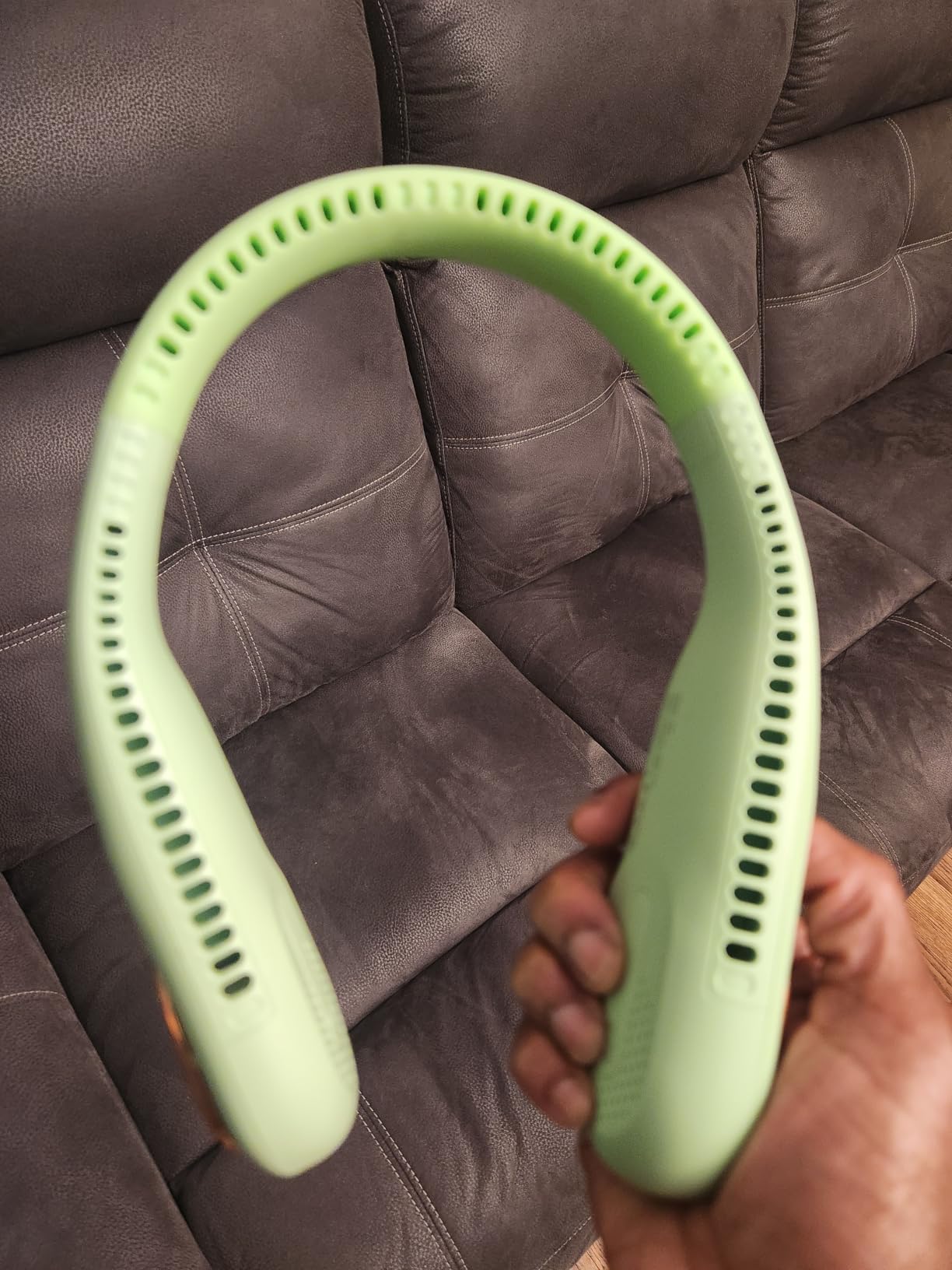 SWEETFULL Portable Neck Fan: 5200mAh Bladeless Personal Fan, 4 Speeds, 20H Max Runtime, No Hair Twist Quiet Wearable Fan for Travel customer photo 1