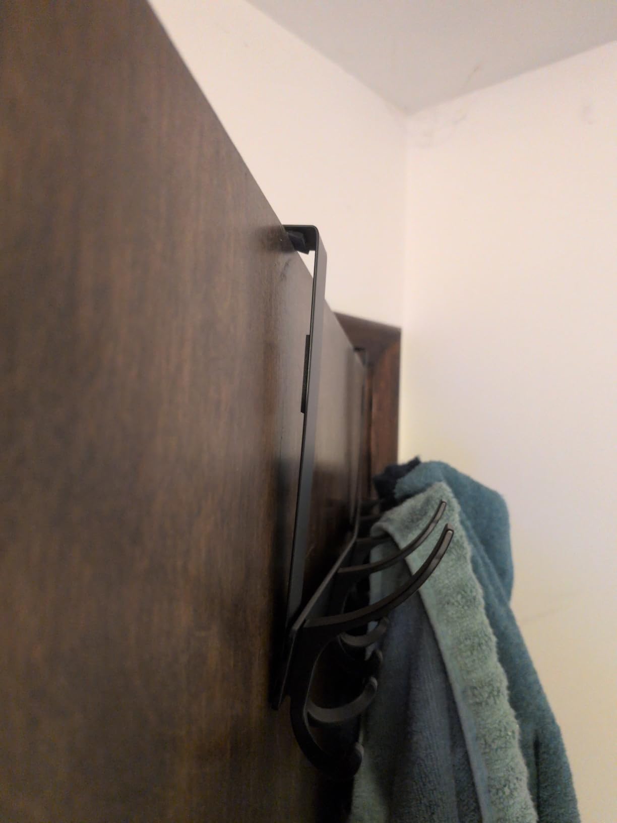 Optish Over The Door Hooks for Hanging, Over The Door Hanger, Over The Door Towel Rack for Bathroom with 5 Triple Coat Hooks, Bathroom Towel Holder Towels Hanger (Black) customer photo 2