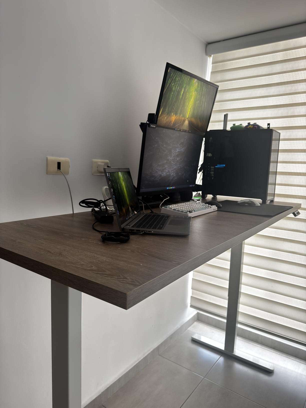 ErGear Dual Motor Standing Desk Legs for 44-90 inch Desktops, 264 lbs | 4 Memory Presets, Cable Tray, Dual Hooks, 28-47 inch Height Range customer photo 1