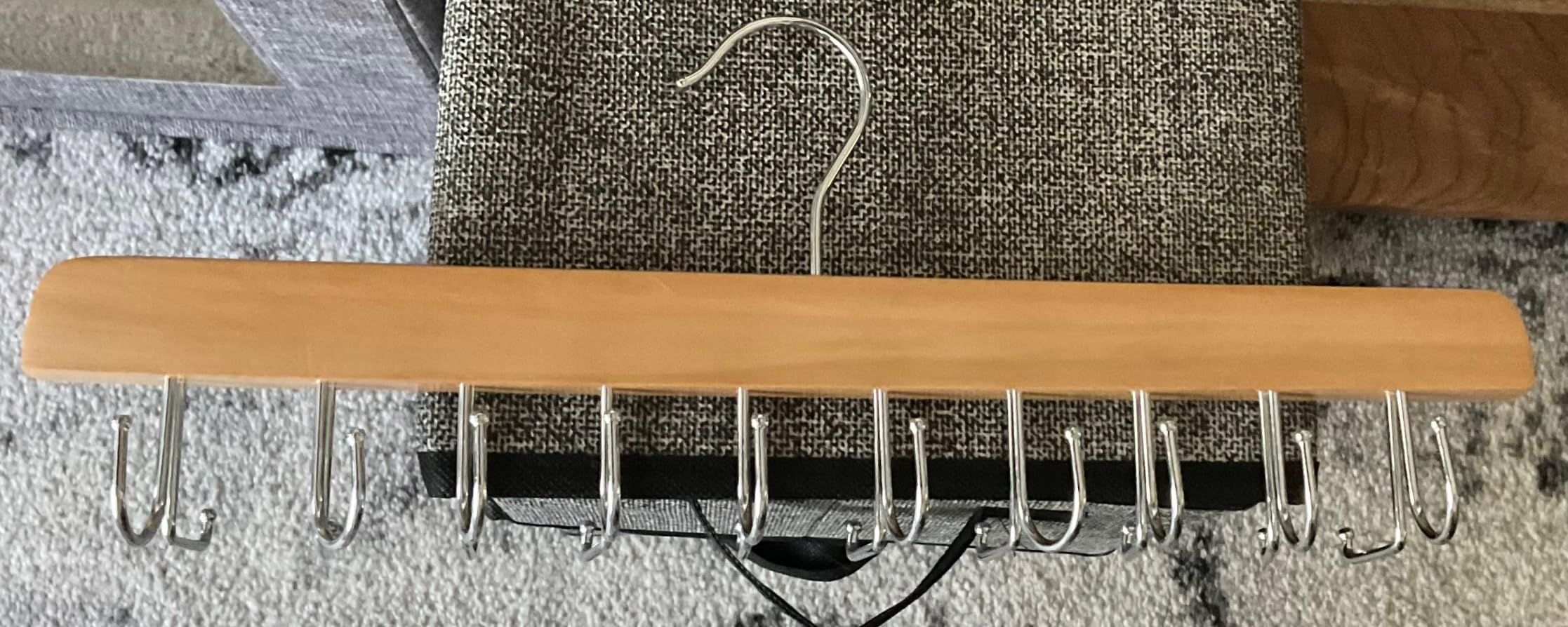TOPIA HANGER 20 Hooks 2 in 1 Belt Tie Hanger for Closet Max 30 Belts with 30 Ties Capacity, Belt Tie Racks Wooden Hanger for Closet Organizer Storage U Fit for Belt and 一 Fit for Tie - CT47B customer photo 2