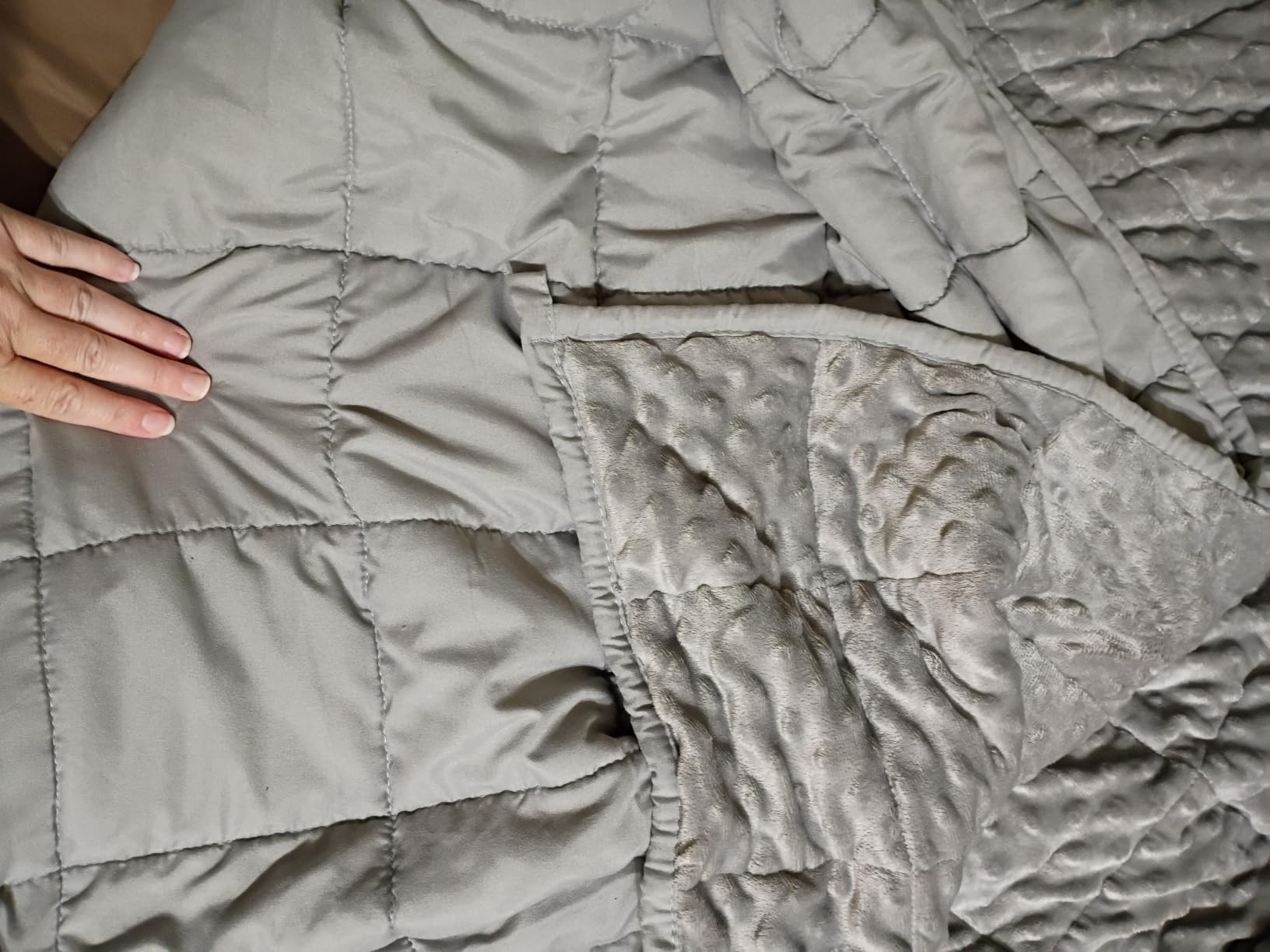 Mr. Sandman Weighted Blanket for Adults, Queen Size 15 lbs, 60 x 80 Inches | Cooling Soft Minky for Hot Sleepers; Machine Washable; Filled with Glass Beads; Heavy Bed Throw for Sleep; Grey customer photo 2