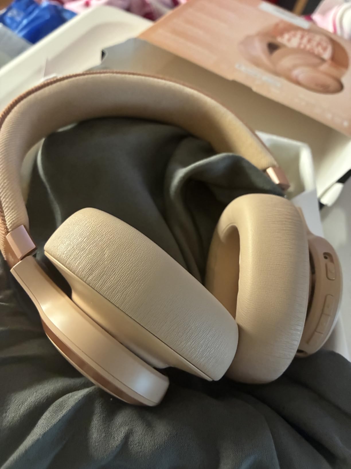 JBL Live 770NC - Wireless Over-Ear Headphones with True Adaptive Noise Cancelling with Smart Ambient, Up to 65 Hours of Battery Life, Comfort-fit Fabric Headband & Carrying Pouch (Black) customer photo 2