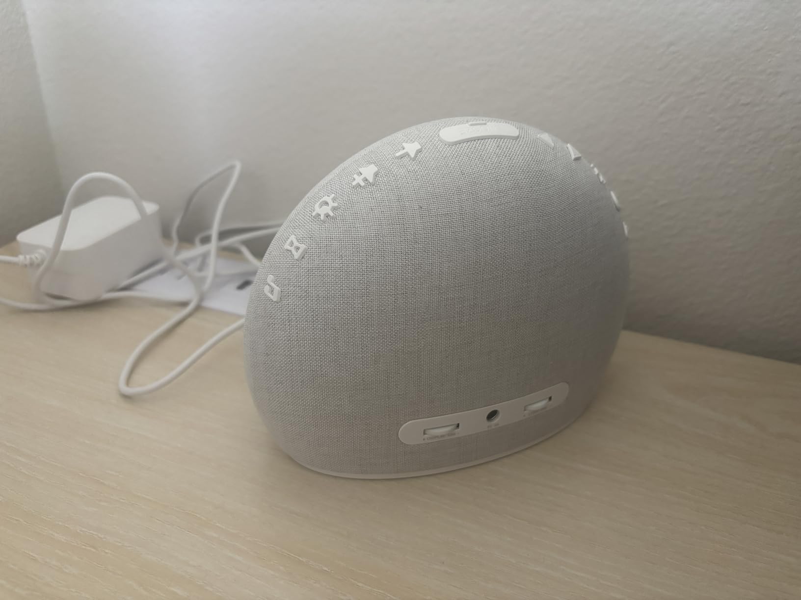 HOUSBAY Sunrise Alarm Clock with White Noise Sound Machine - Wake-Up Light for Bedroom, 5 Gentle Alarm Sounds, 20 Soothing Sleep Sounds, Dimmable Display, Phone-Free Bedside Clock customer photo 1