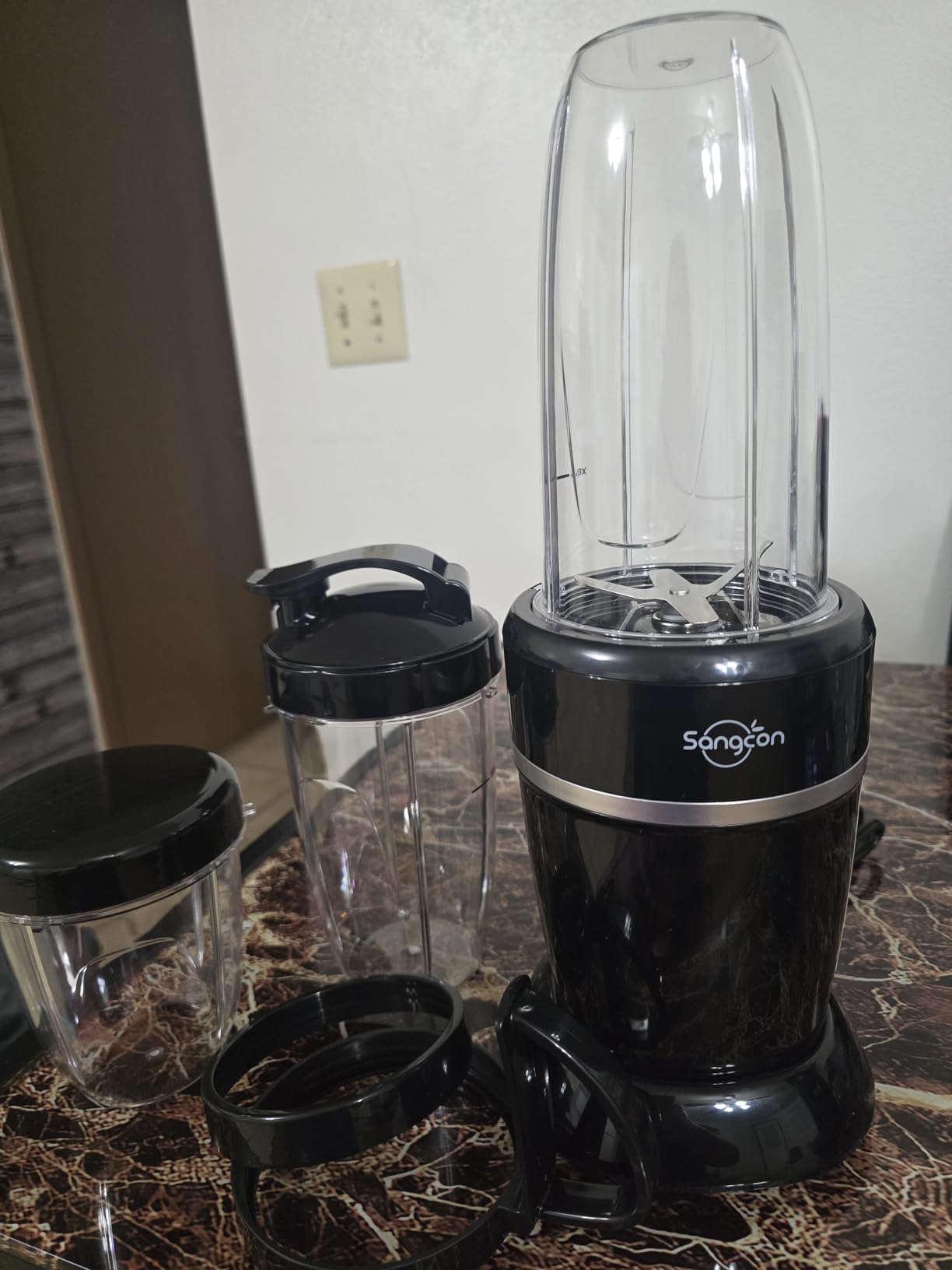 Sangcon 1000W Personal Smoothie Blender, Protein Shakes, Home & Gym, Black | 37/32/22 oz BPA-Free To-Go Cups with 6-Leaf Blade, Frozen Fruit, Ice Crushing, Baby Food, Sauces, Dips, Coffee, Nuts, Spices customer photo 1