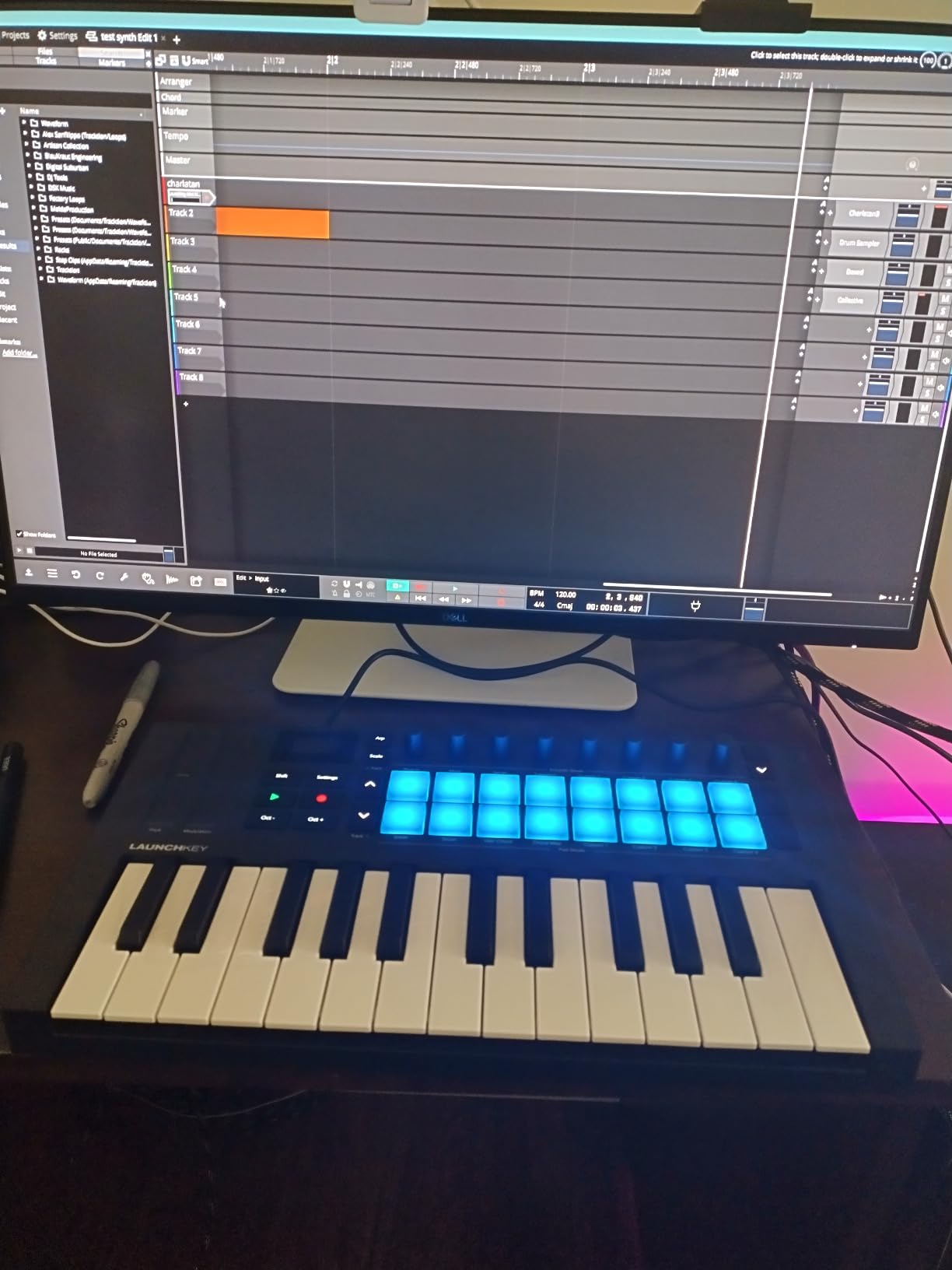 Novation Launchkey Mini 25 MK4 USB MIDI Keyboard Controller | USB, 25 Mini Synth-Action Keys, 16 Pads with Polyphonic Aftertouch, OLED Display, Scale and Chord Modes, Arpeggiator, MIDI customer photo 1