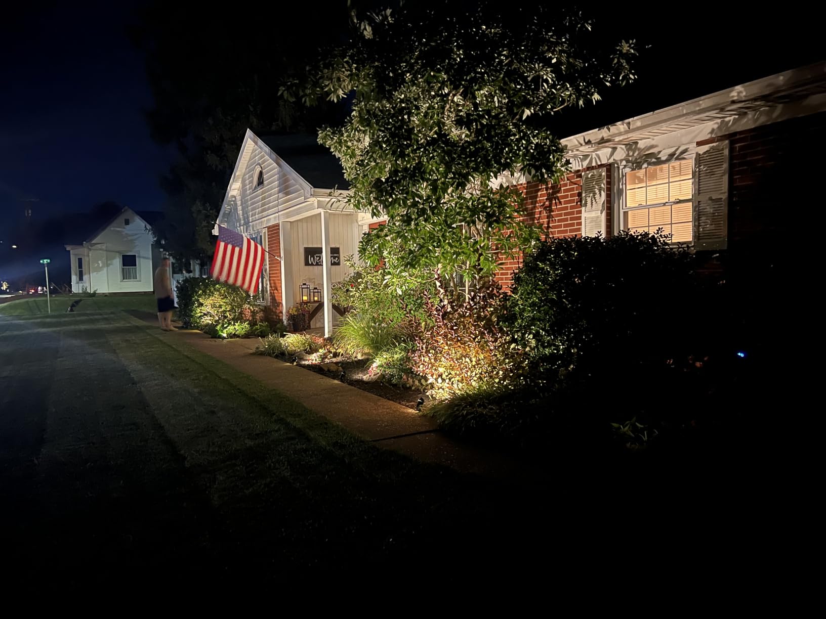 ZUCKEO All-in-One Landscape Lighting Kit, 5W LED Low Voltage Landscape Lights with Transformer and 80FT Wire, Waterproof Outdoor Spotlight with Connectors for Yard Garden House, 3000K 12-24V 8Pack customer photo 2