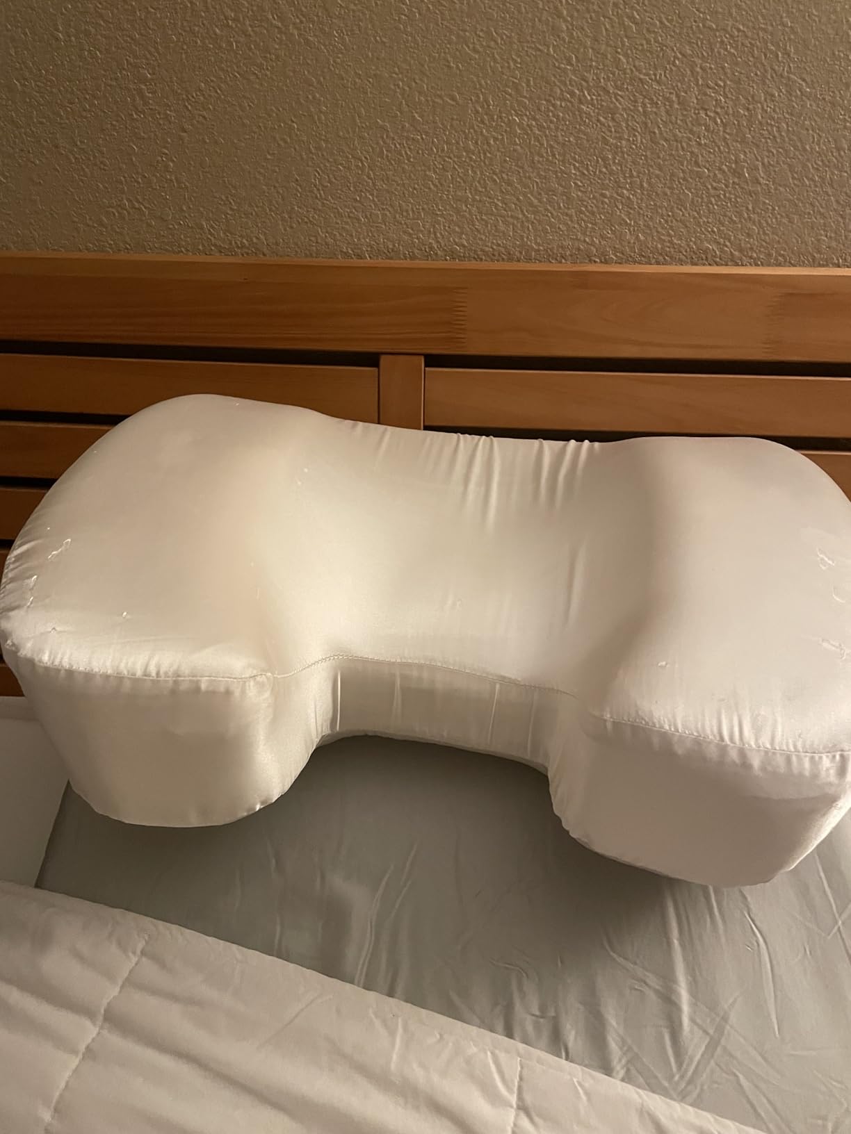 The Best Back Sleeper Pillow, Sleep on Your Back Comfortably, Wrinkle Prevention, Patent Pending Neck Support, Satin Case Included, 100 Night Sleep Trial, CertiPUR-US customer photo 1