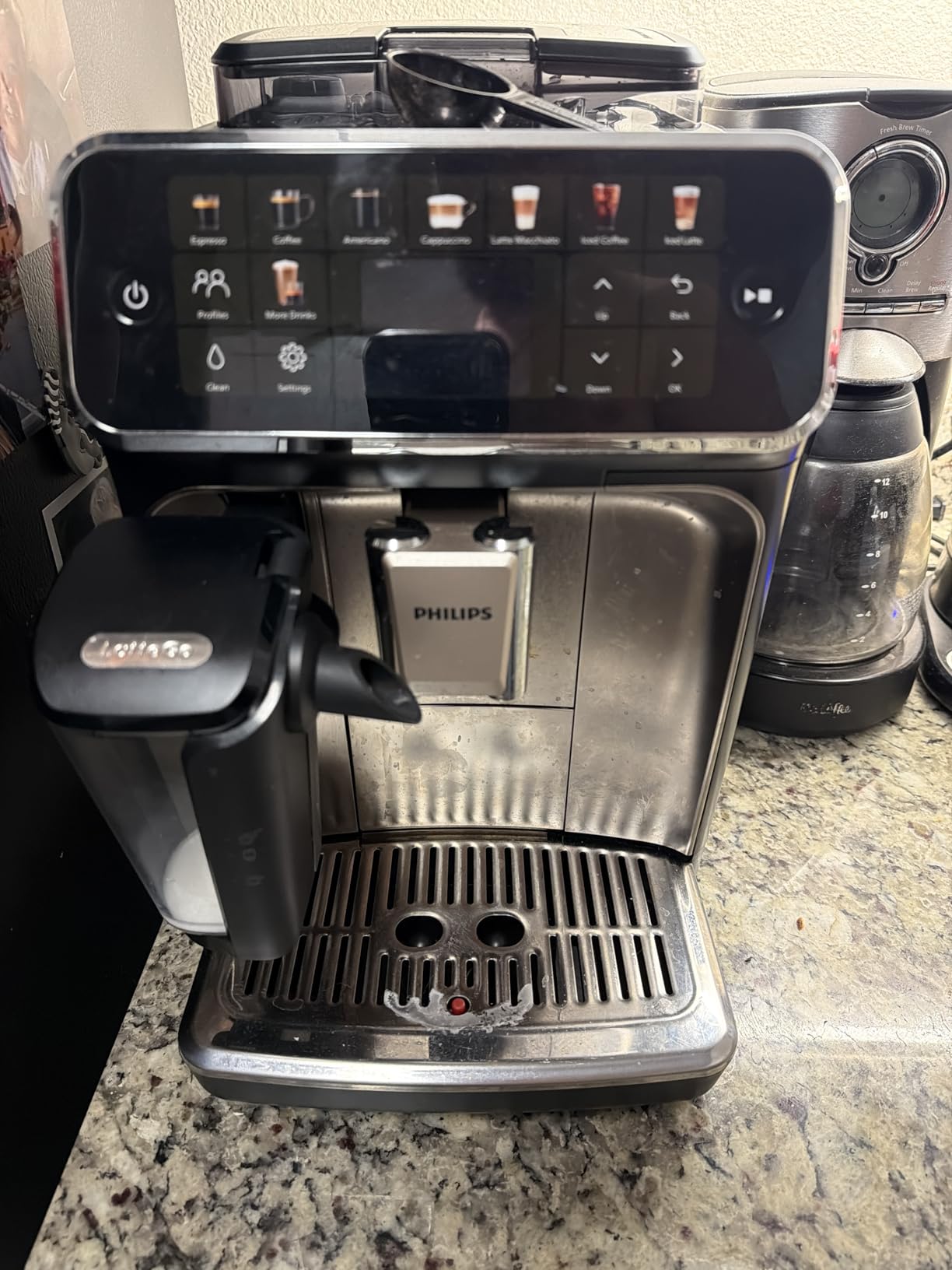 PHILIPS 5500 Series Fully Automatic Espresso Machine, LatteGo Milk System customer photo 1
