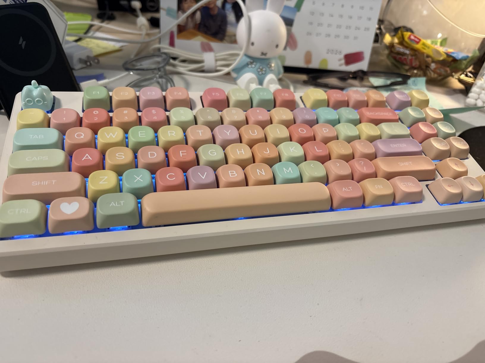 Kisnt KN85 Wireless Mechanical Keyboard, 75% Layout, Bluetooth/2.4GHz/USB-C, RGB Backlit, Hot-Swappable Linear Switch, Creamy Sound for Gaming/Typing (Retro Beige) customer photo 1