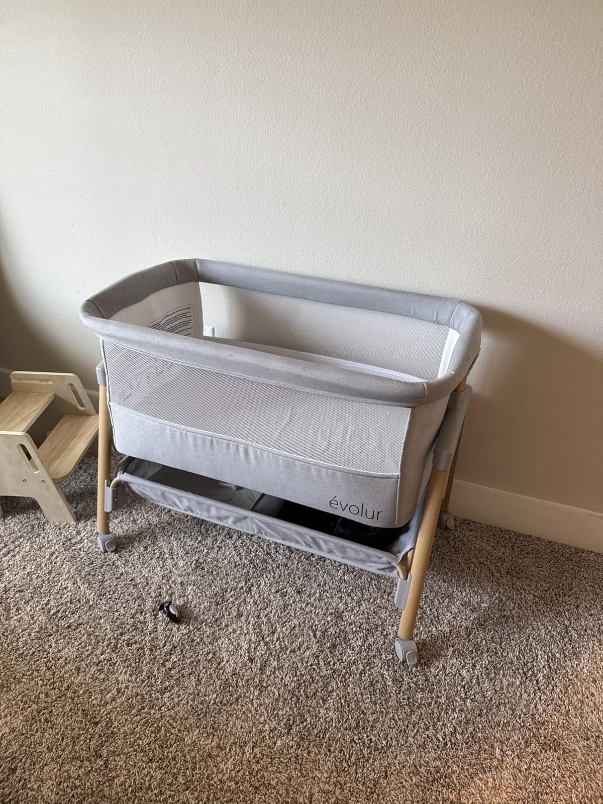 Evolur Lullaby Portable Bassinet with Wheels, Adjustable Bedside Sleeper, Breathable Mesh Sides, Large Storage Basket, Easy Fold, and Travel Bag Included, Perfect for Newborns & Infants - Beige customer photo 1