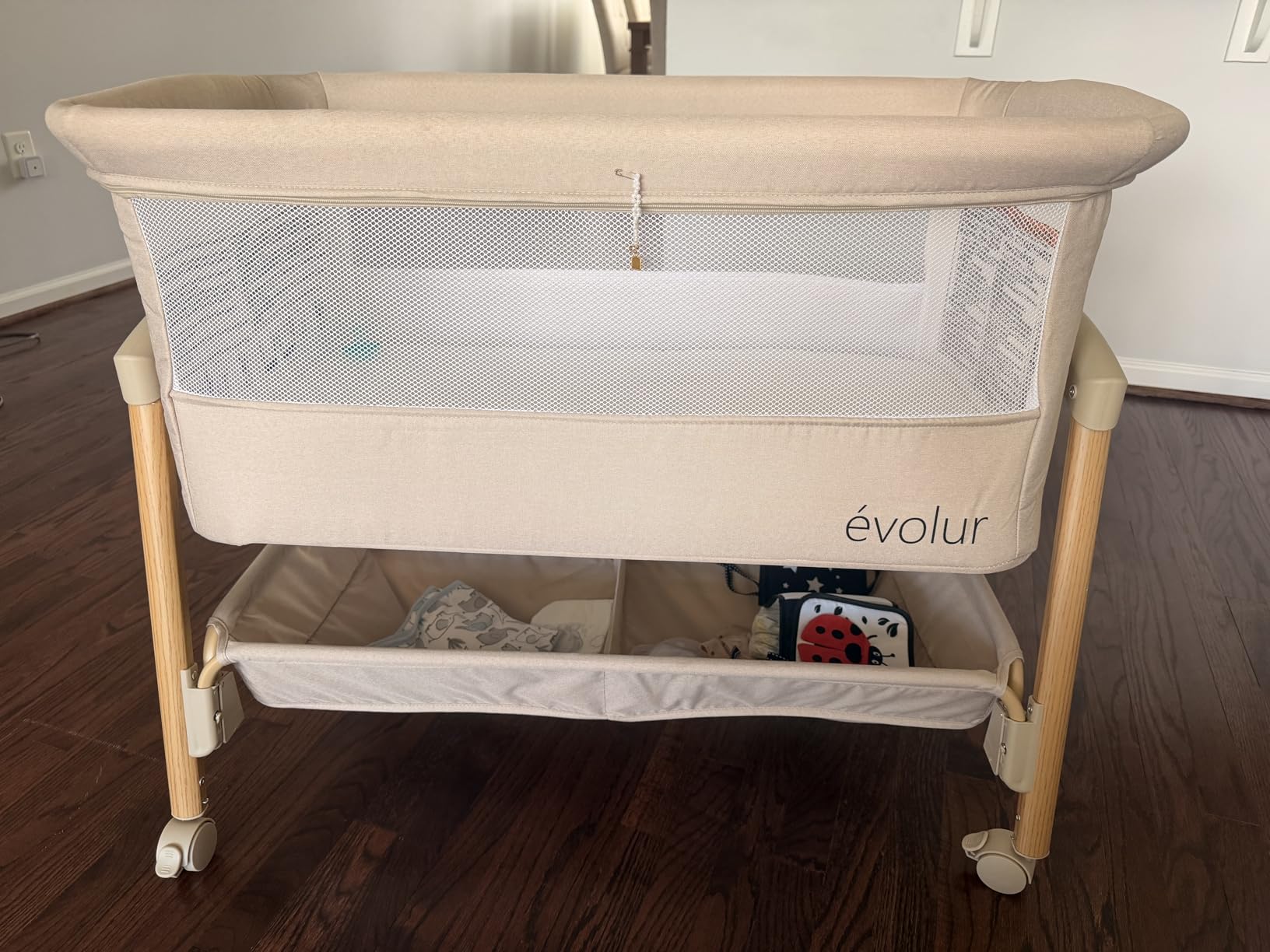 Evolur Lullaby Portable Bassinet with Wheels, Adjustable Bedside Sleeper, Breathable Mesh Sides, Large Storage Basket, Easy Fold, and Travel Bag Included, Perfect for Newborns & Infants - Beige customer photo 2