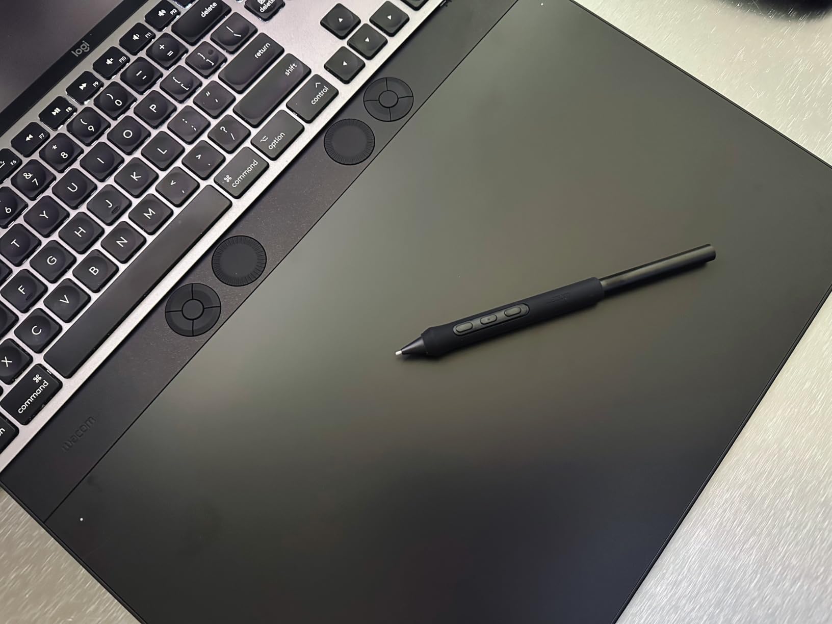 Wacom Intuos Pro Medium, Bluetooth Graphic Drawing Tablet with ProPen 3 customer photo 2