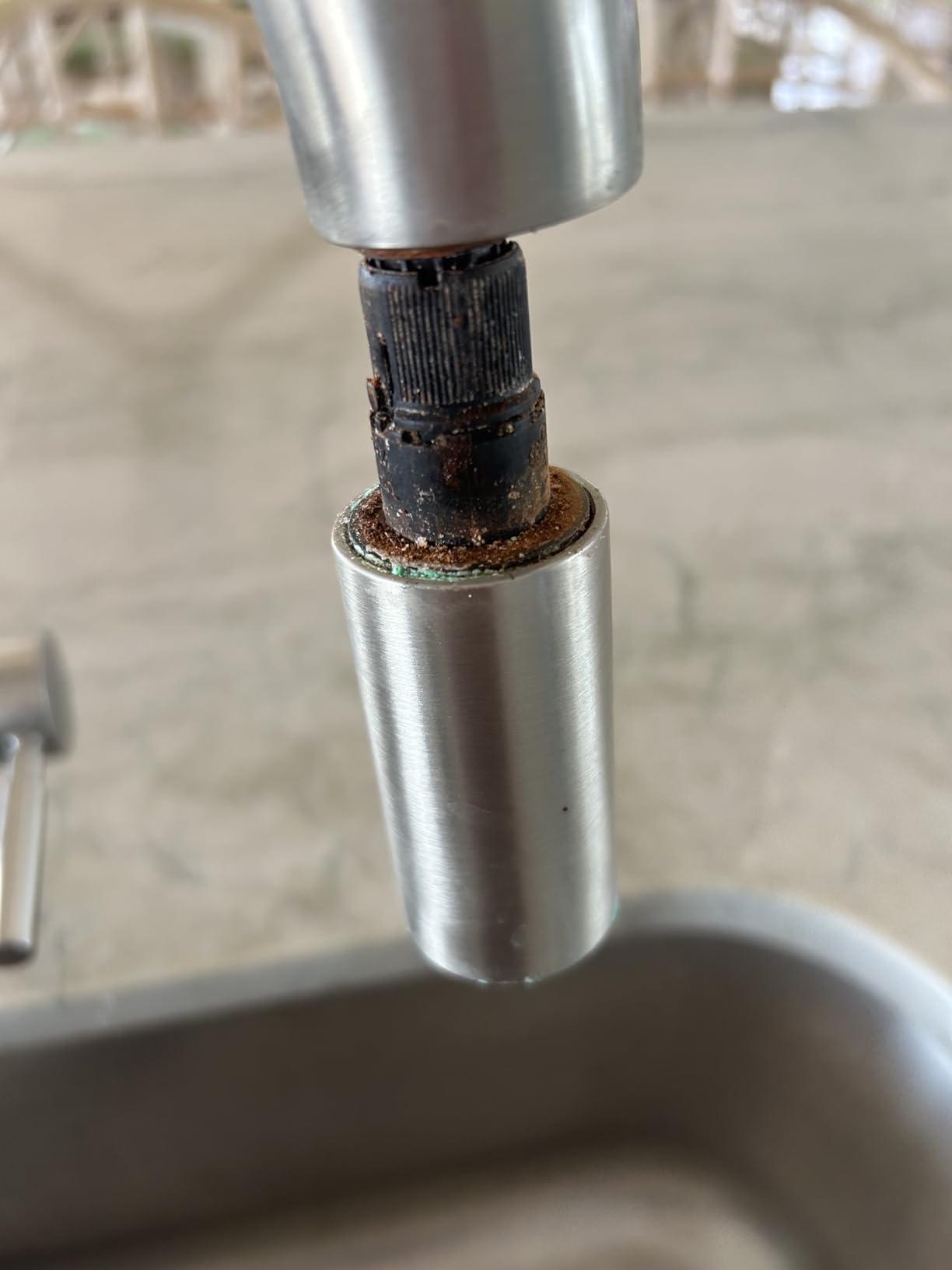 Delta Nicoli Brushed Nickel Kitchen Faucet with Pull Down Sprayer, Modern Single Hole Kitchen Sink Faucet, Single Handle, Stainless Steel 19867LF-SS customer photo 2