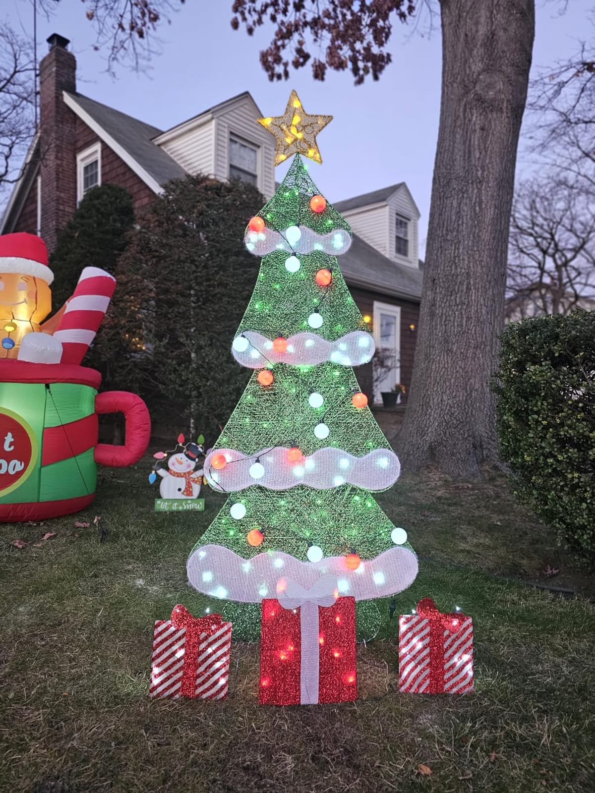 Best Choice Products 6ft Lighted 2D Christmas Tree Outdoor Décor, Large Holiday Yard Decoration w/ 170 Twinkling LED Lights, Storage Bag - Red customer photo 2