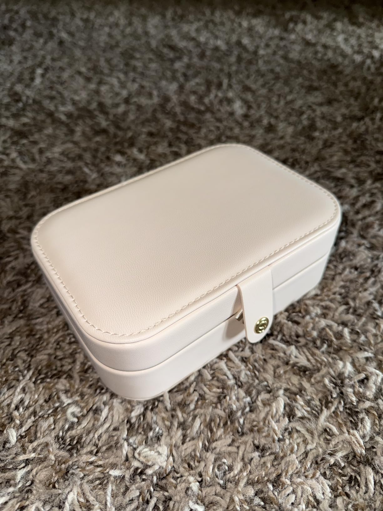 VLANDO Travel Jewelry Case for Women Girls, Gifts for Mother, PU Leather Small Jewelry Box for Rings, Necklaces, Bracelets, Earring Holder Organizer Storage for Travel Essentials - Beige customer photo 2