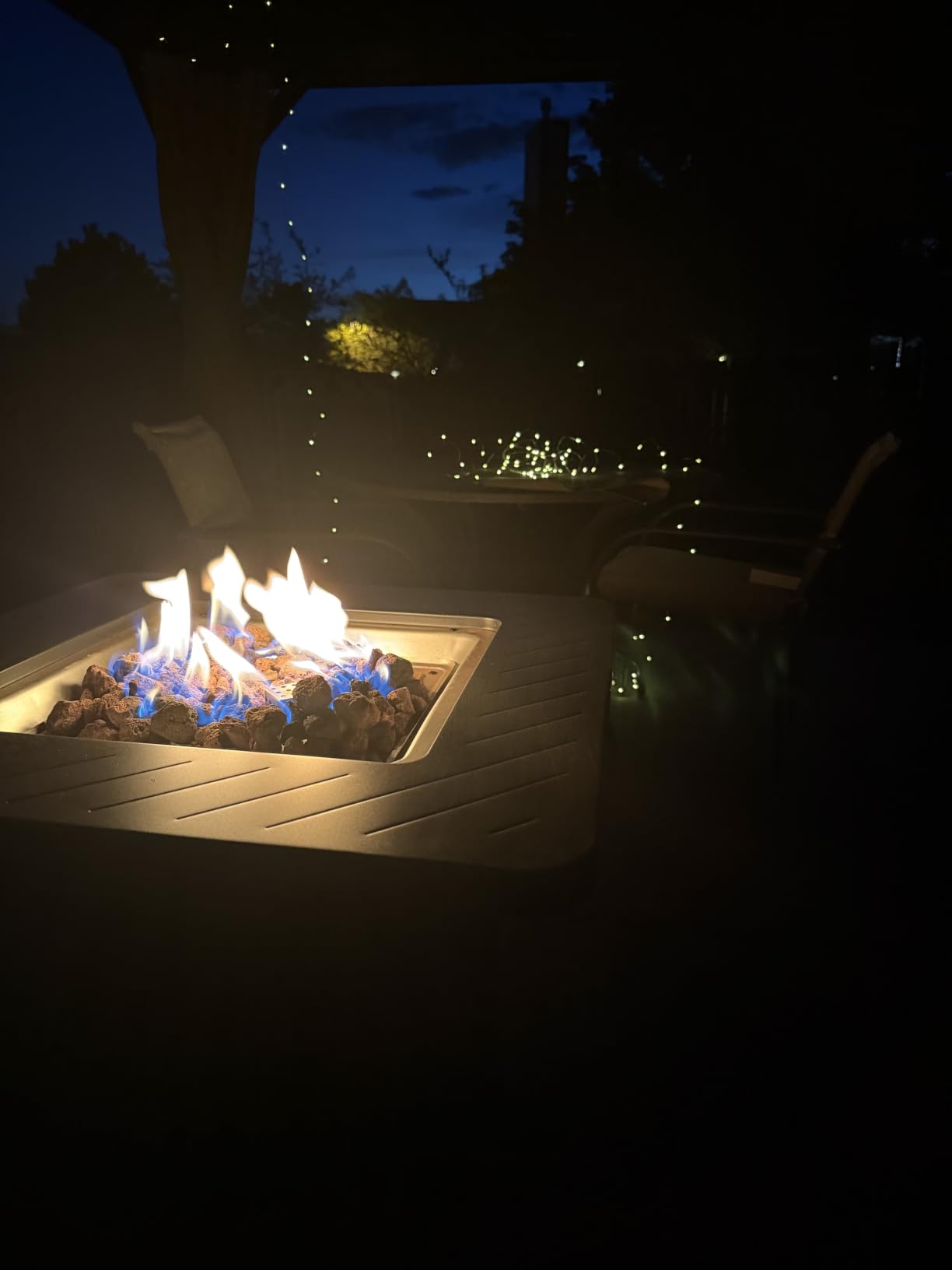 East Oak 28” Outdoor Propane Fire Pit Table | 52,000 BTU Gas Fire Pit for 2-4 People with Space-Saving Hock Lid, Mesh Pocket & Lava Rocks | CSA Certified Safe for Patio, Deck, Backyard, Brown customer photo 1