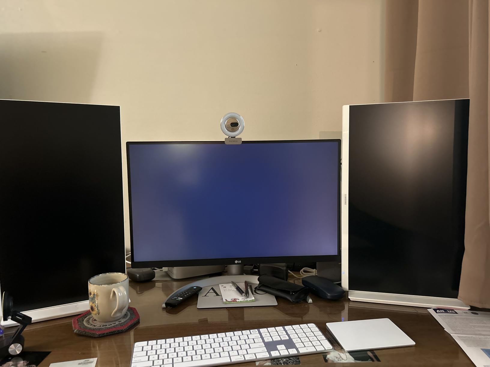 LG 27UP850K-W 27-inch Ultrafine 4K UHD IPS Monitor, White | 60Hz, DisplayHDR 400, USB Type-C 90W PD, Tilt/Height/Pivot Adjustable Stand, Built-in Speaker customer photo 1