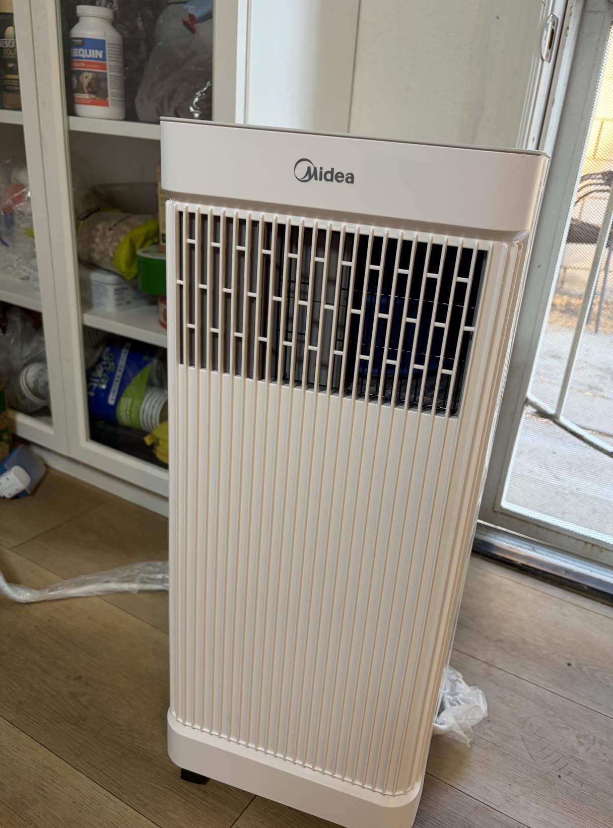 Midea 8,500 BTU ASHRAE (5,000 BTU SACC) Portable Air Conditioner, Smart Control, Cools up to 150 Sq. Ft., with Dehumidifier & Fan mode, Easy-to-use Remote Control & Window Installation Kit Included customer photo 2