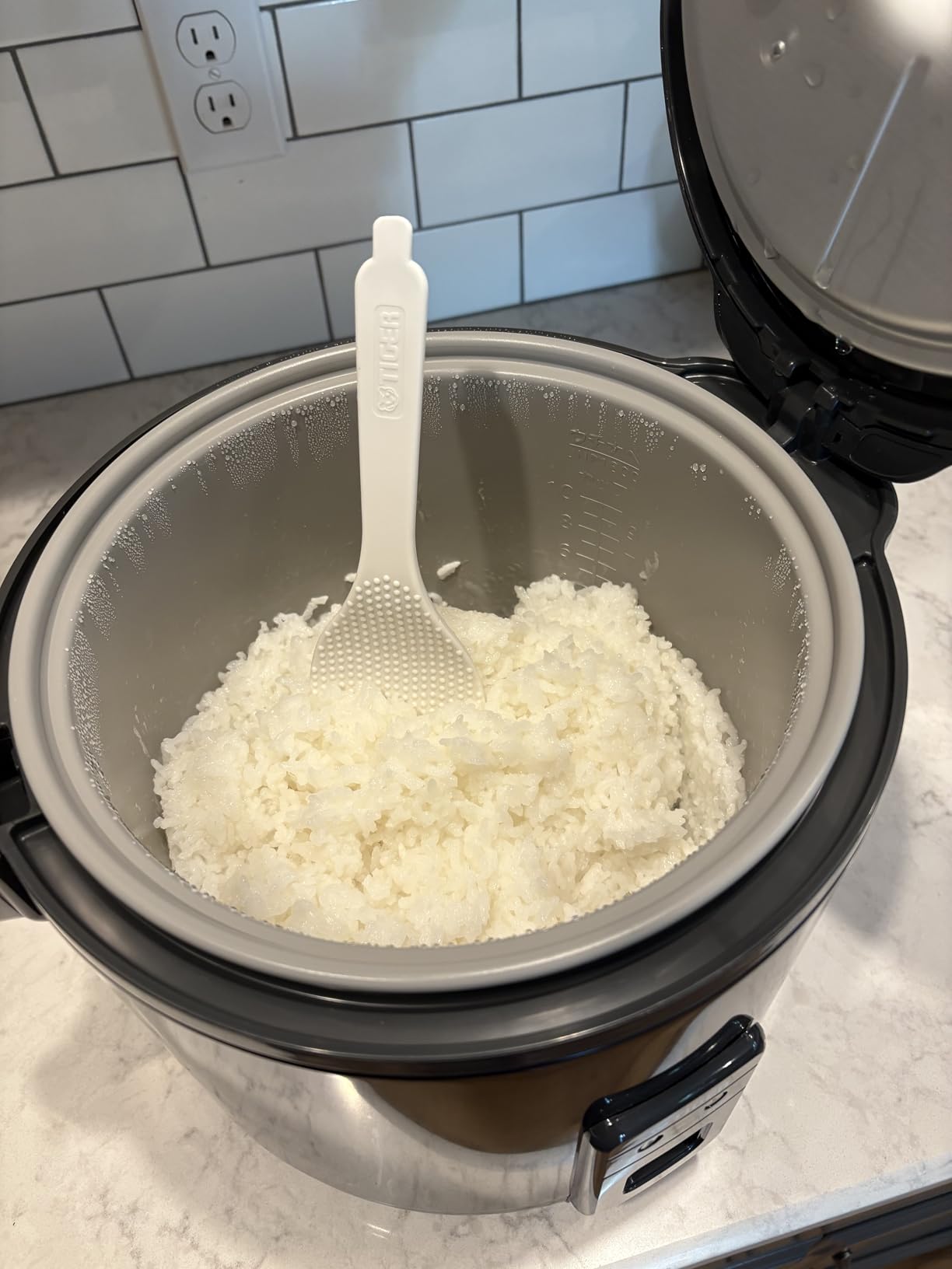 Tiger JNP-S18U-KY 10 Cup Capacity Rice Cooker with Non-Stick Inner Pot, Retractable Power Cord, and Keep Warm up to 12 hours, Black customer photo 1