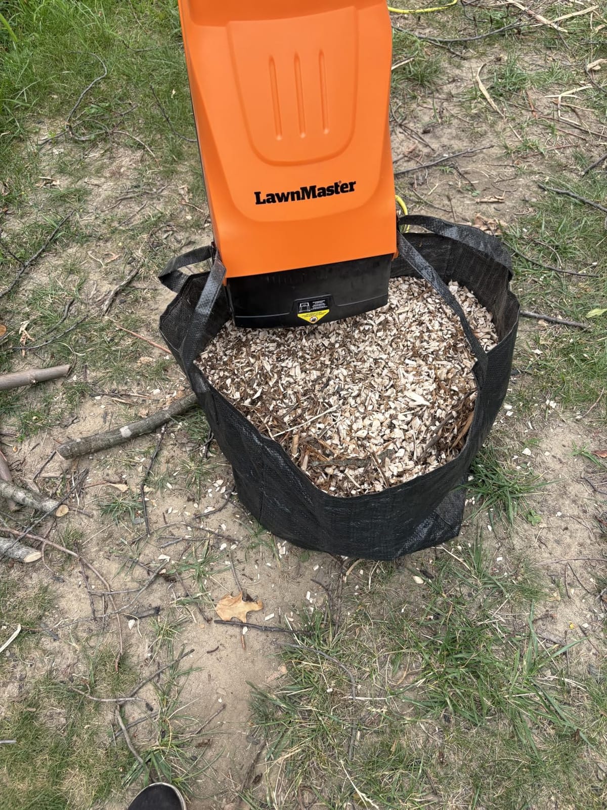LawnMaster Electric Wood Chipper 1.8'' Cutting Diameter with Bag, FD1503 | 15-Amp, 14:1 Reduction customer photo 2