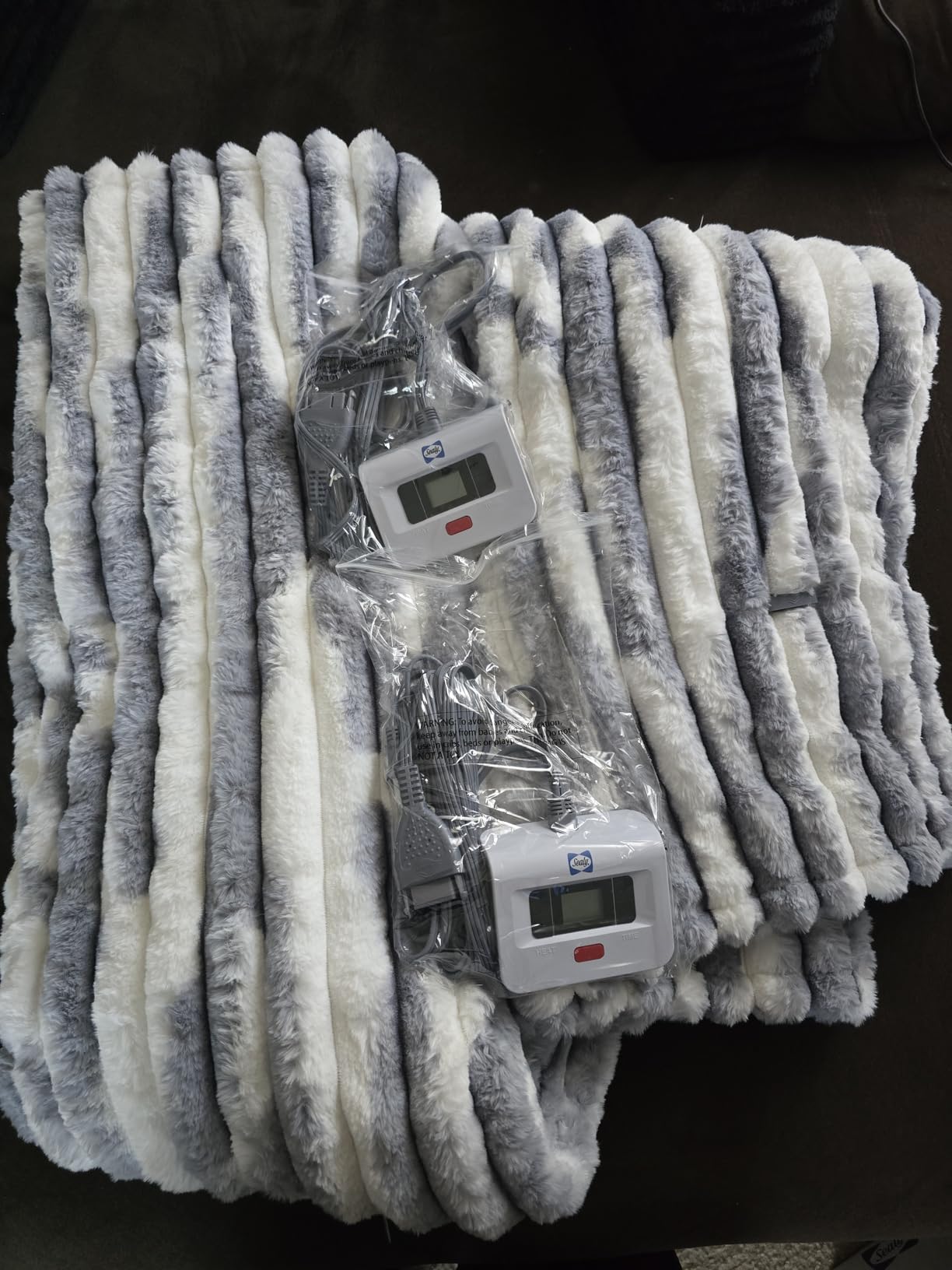 Sealy Electric Blanket Queen 84x90, Faux Fur to Sherpa, Charcoal | Heated Blanket, Dual Control, 10 Heating Levels, 1-12 Hours Auto Off, Overheat Protection, Machine Washable, ETL Certified customer photo 1
