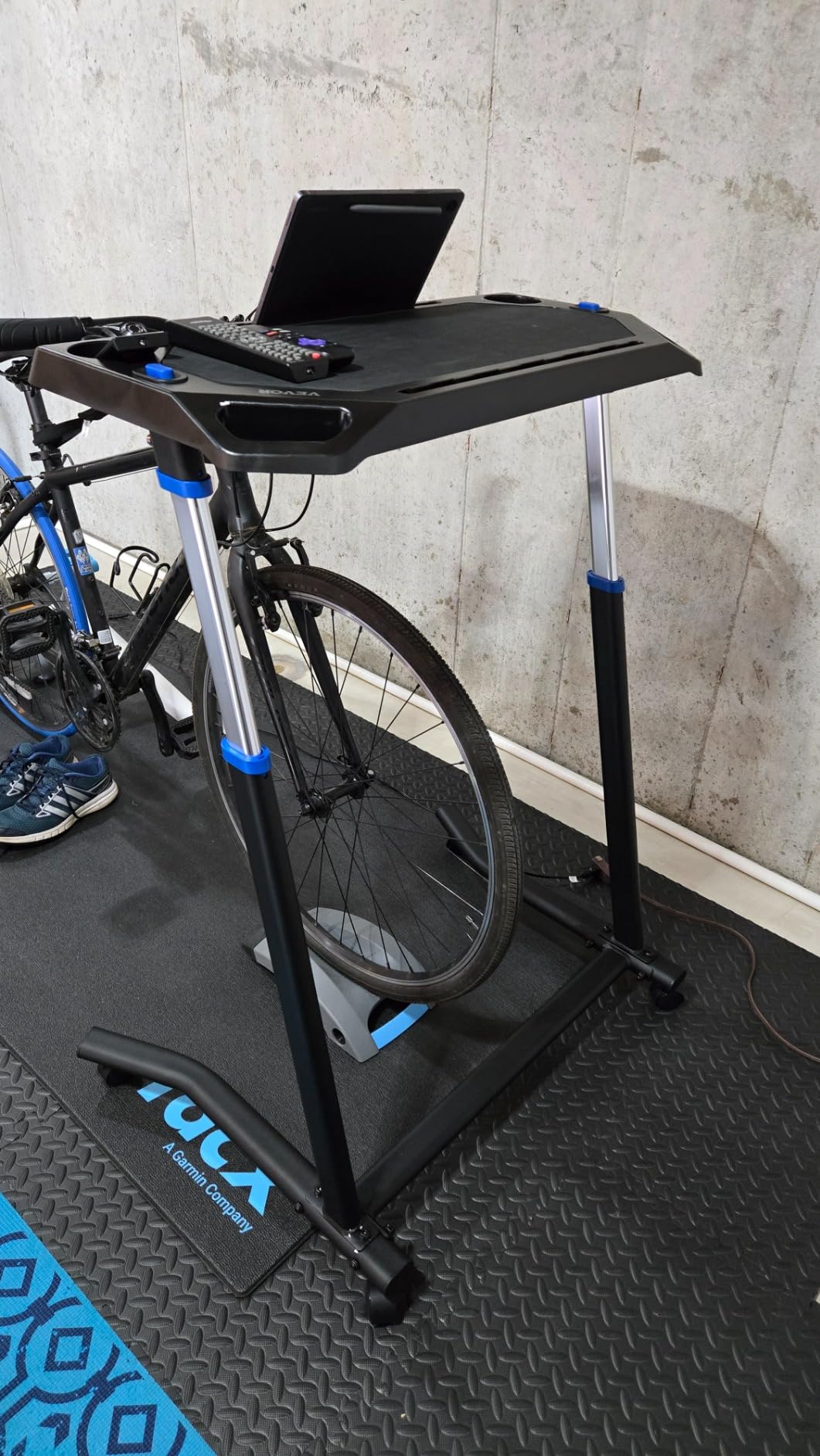 VEVOR Cycling Desk, Adjustable Bike Trainer & Treadmill Desk with Triangle Support, Non-Slip Multi-Slot Bike Trainer Fitness Desk customer photo 1