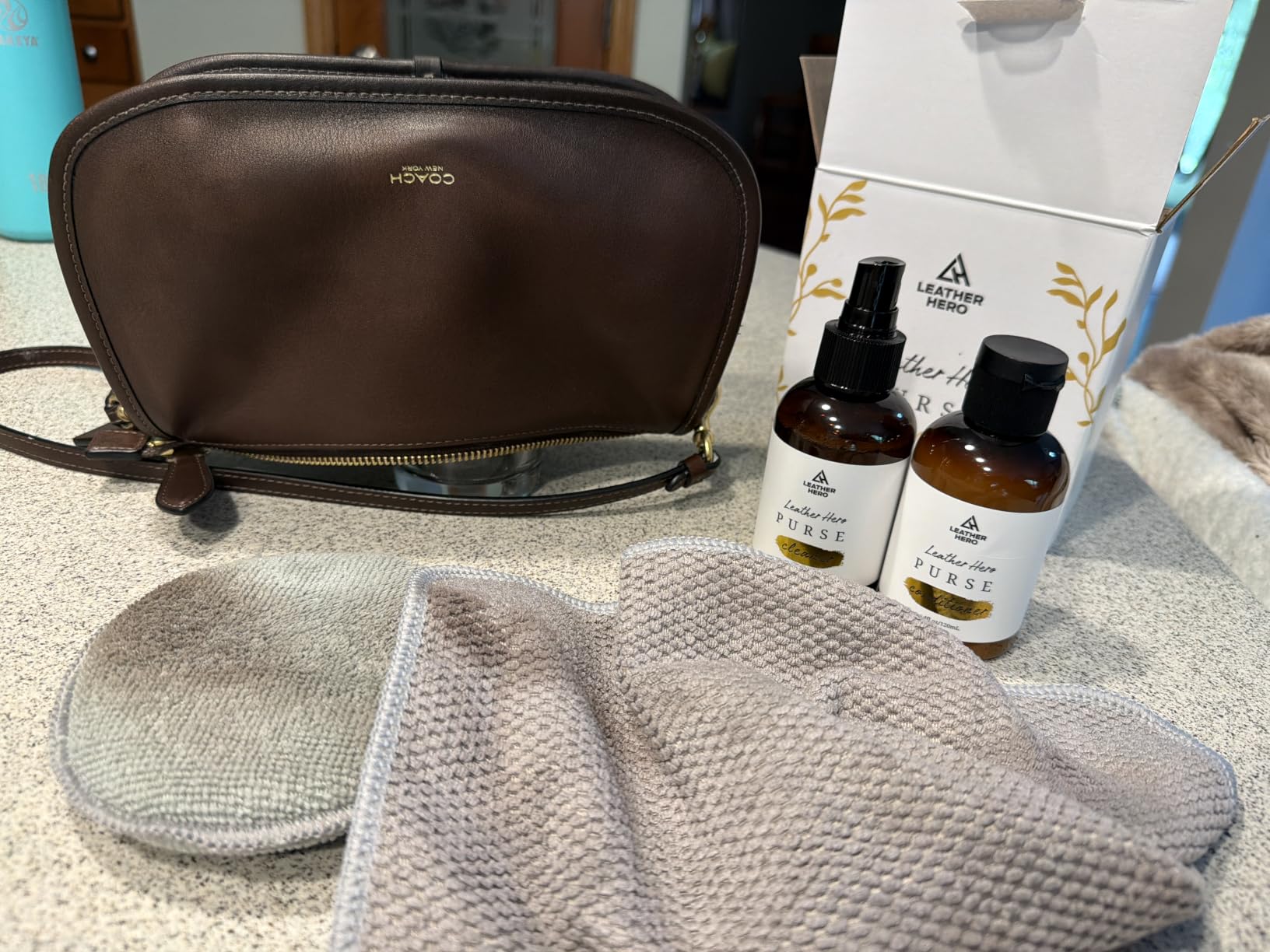 Leather Purse Cleaner & Conditioner Kit - 4pc Set with 4oz Cleaner, 4oz Conditioner, Microfiber Cloth & Applicator Sponge - Leather Bag & Handbag Care for Luxury Purses & Designer Bags customer photo 1