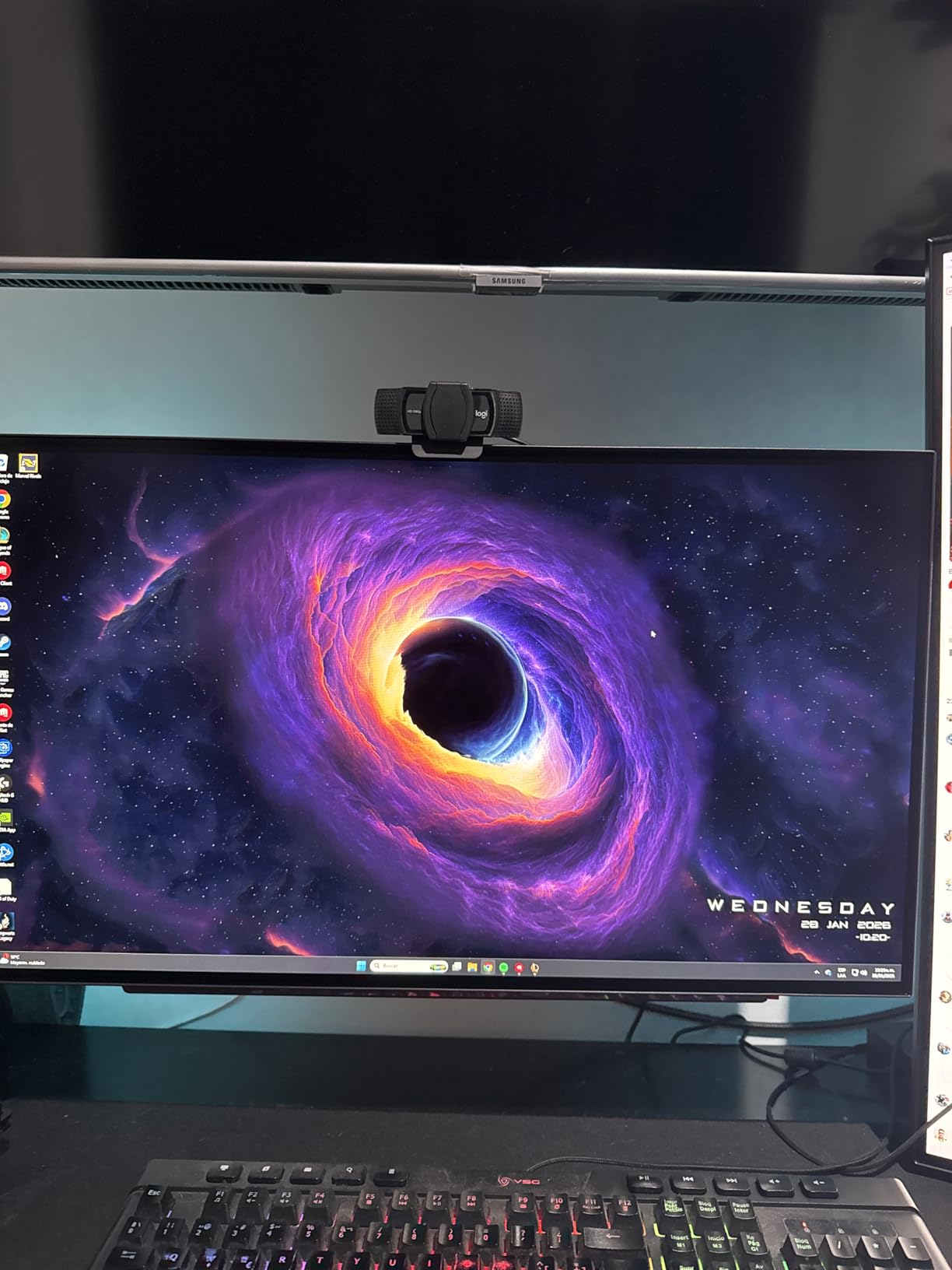 LG 32GX870A-B 32-inch Ultragear 4K UHD OLED Gaming Monitor, Dual-Mode, 240Hz, 0.03ms, NVIDIA G-Sync, AMD FreeSync Premium Pro, VESA DisplayHDR True Black 400 customer photo 1