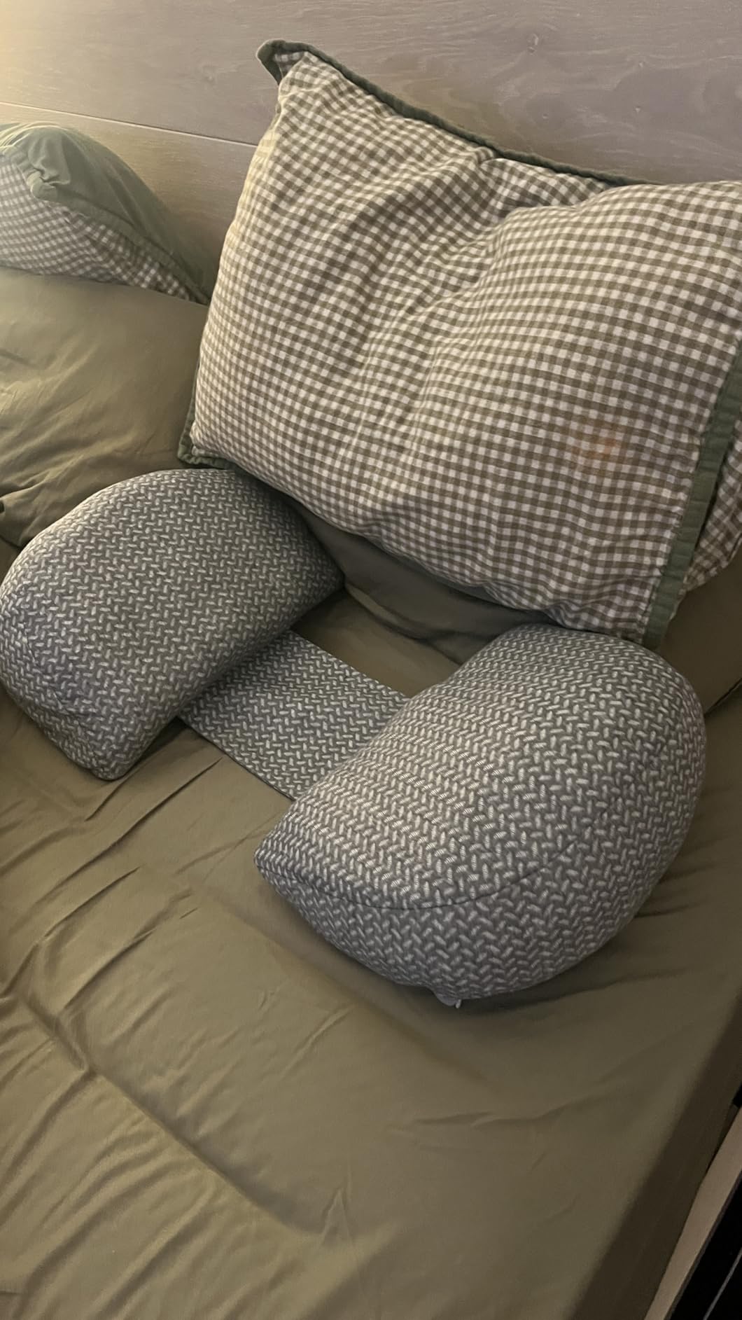 Momcozy Portable Pregnancy Pillow - W Shaped Maternity Support for Side Sleepers, Adjustable Travel Wedge Pillow for Back, Belly, and Hip Relief, Ideal for Pregnant Women, Deep Grey customer photo 1