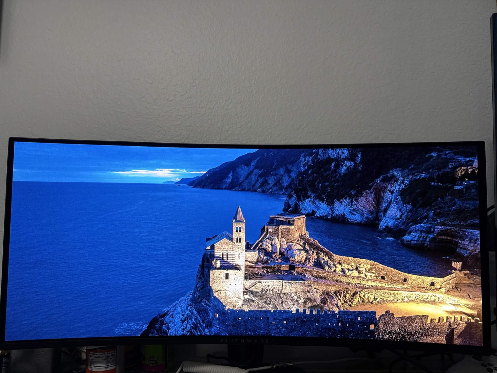 Alienware 34 240Hz QD-OLED Curved Gaming Monitor AW3425DW - 34.2-inch WQHD 3440x1440, 0.03ms, 1800R, DisplayHDR TrueBlack 400 customer photo 1