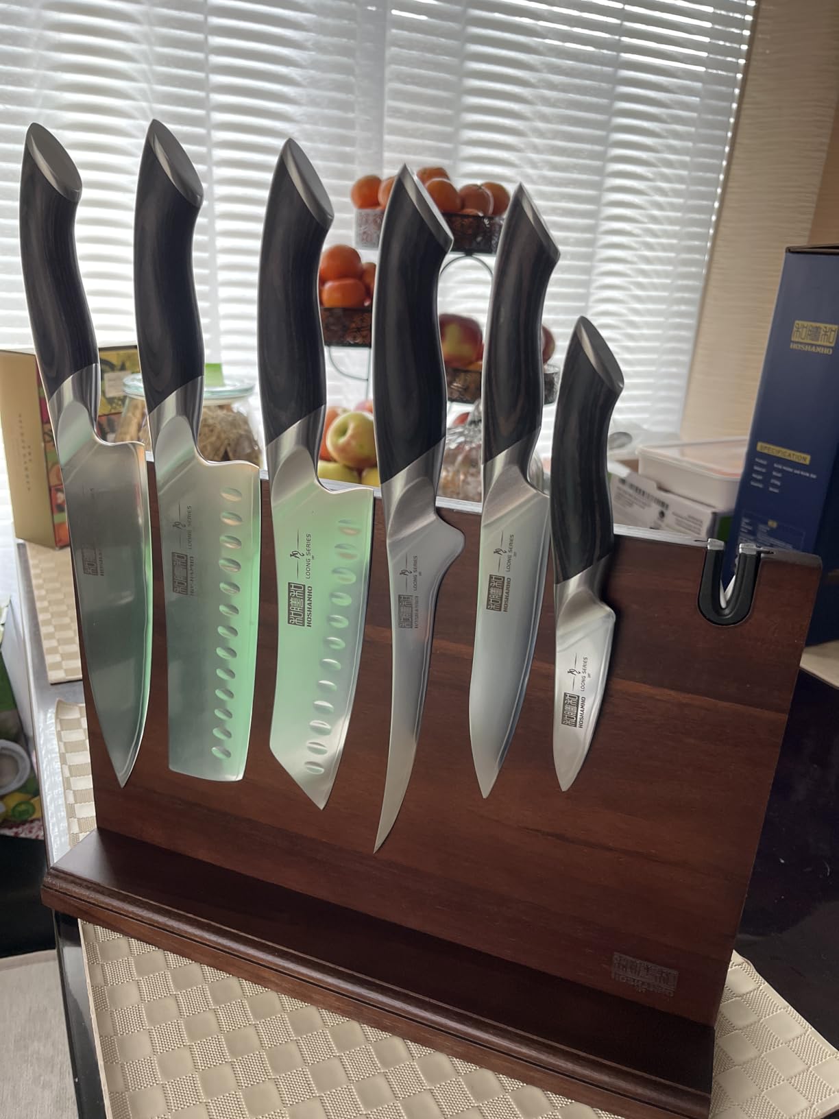 HOSHANHO 7PCS Kitchen Knife Set, Japanese Magnetic Knife Block Set | Ultra Sharp Japanese High Carbon Stainless Steel Chef Knives Sets with Block, Ergonomic Pakkawood Handle, Ideal Cooking Gift customer photo 1