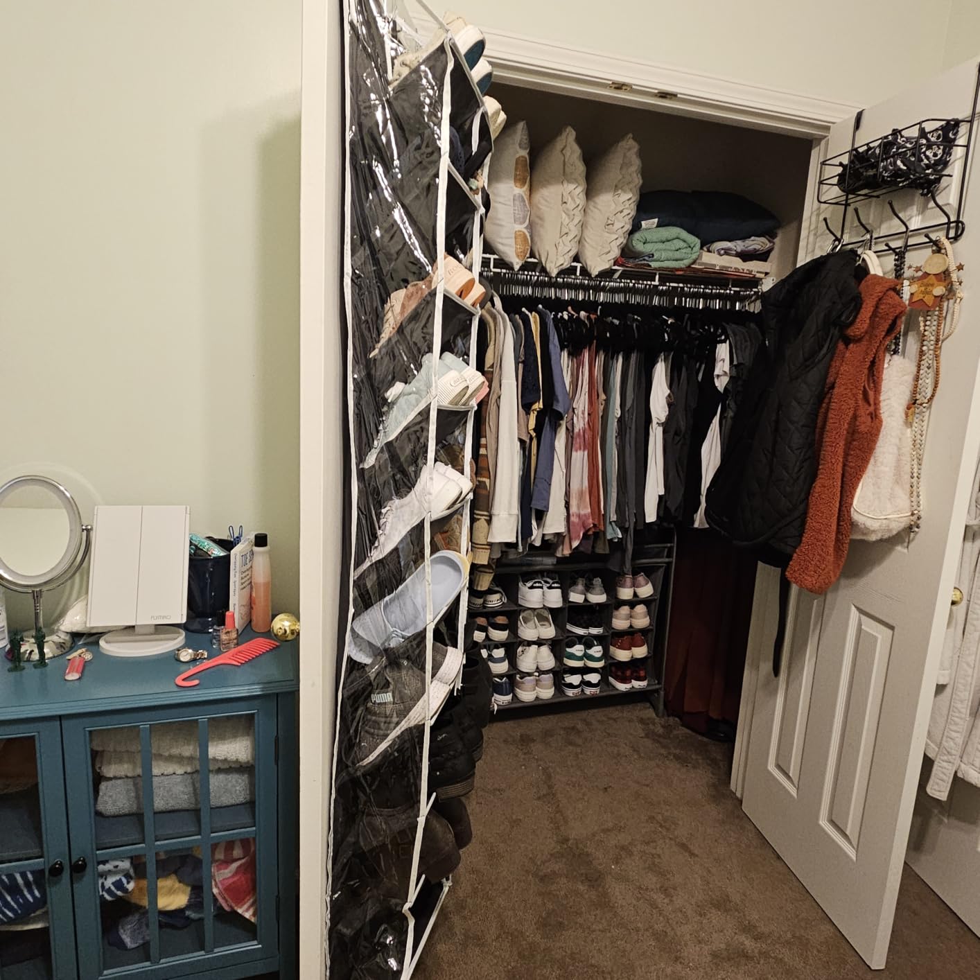 UVIAHOMI 20-30 Pairs Over the Door Shoe Organizer, Clear Pockets Hanging Shoe Storage for Closet, 10-Tier Door Shoes Rack, Handing Shoes Holder Fit All the Family's Sneakers, Boots, Heels, Black customer photo 2